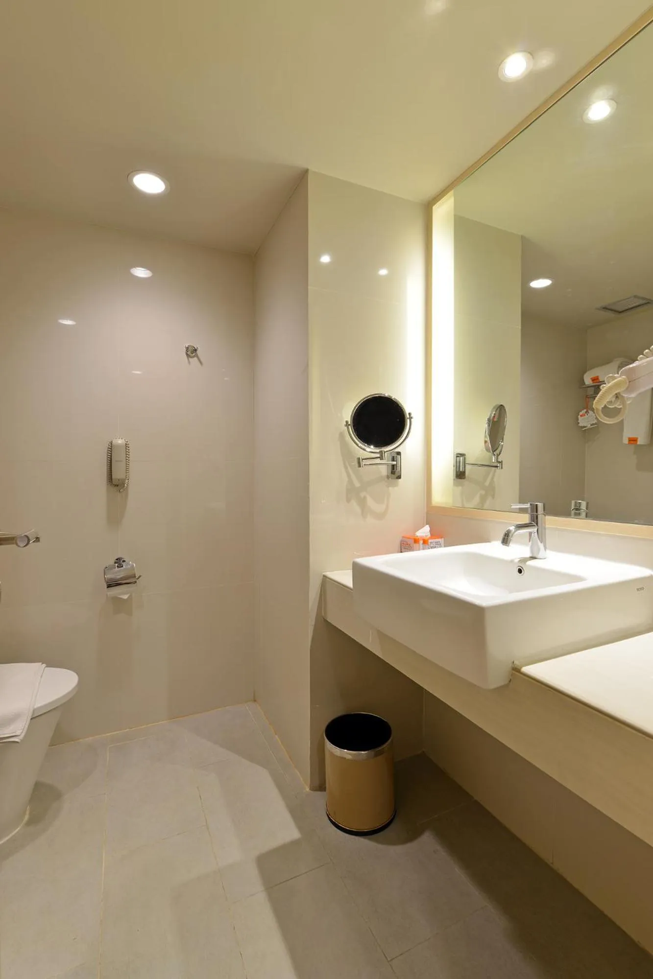 Bathroom in HARRIS Hotel & Conventions Ciumbuleuit Bandung