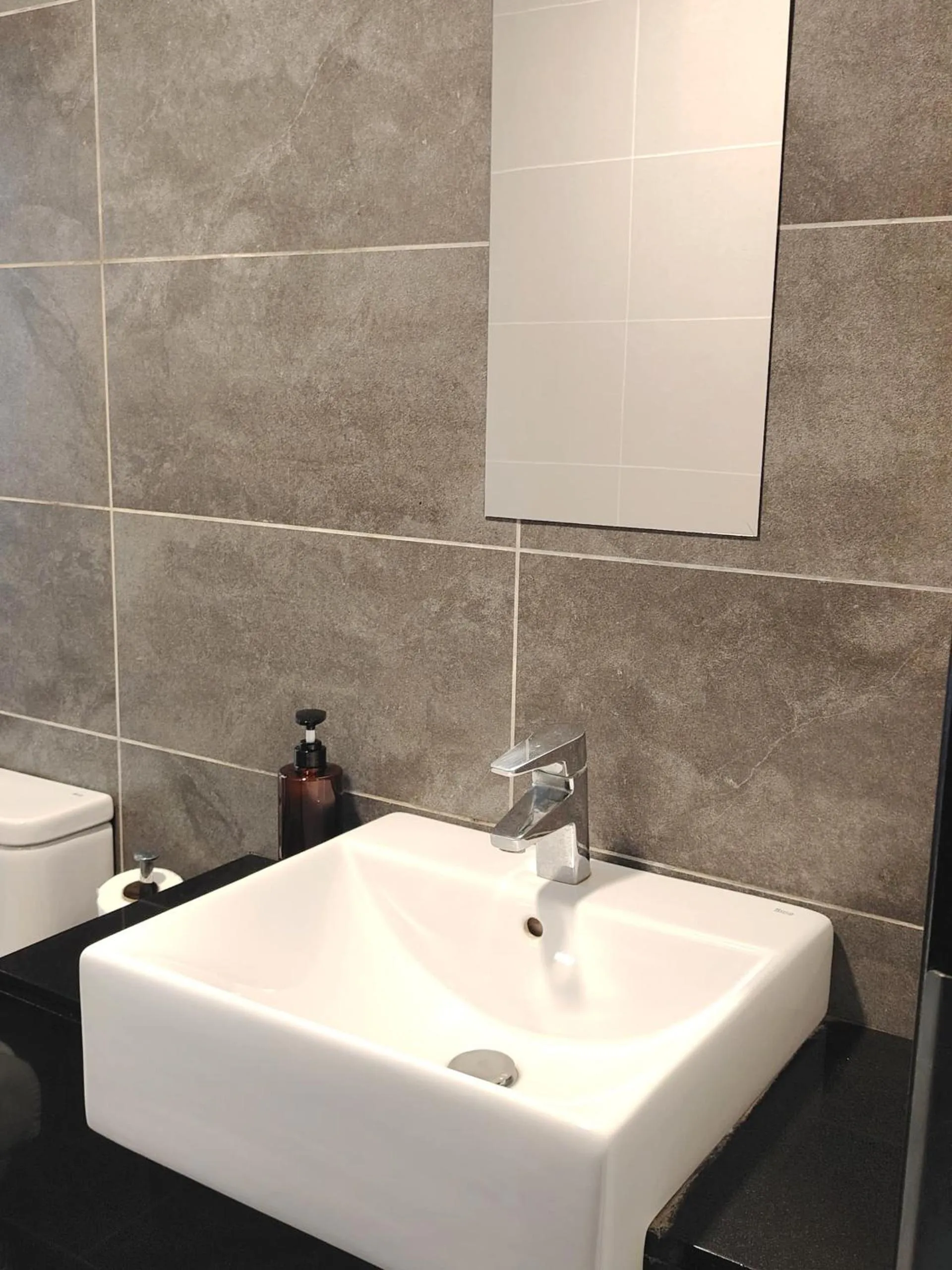 Almas Studio Couple Netflix 100Mbps BySTAY