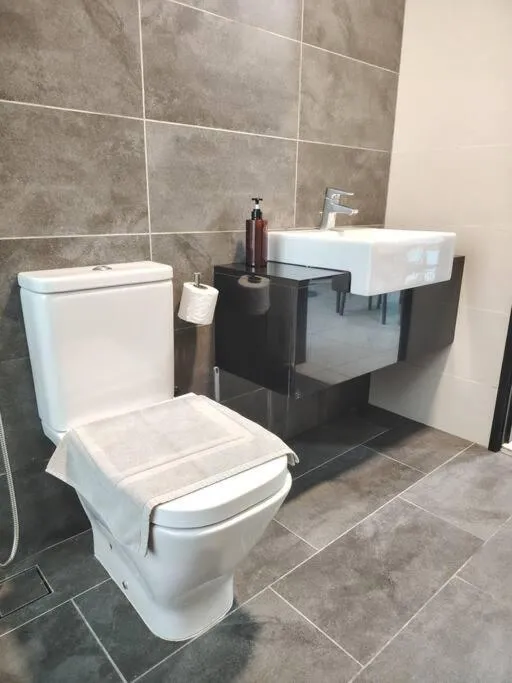 Almas Studio Couple Netflix 100Mbps BySTAY