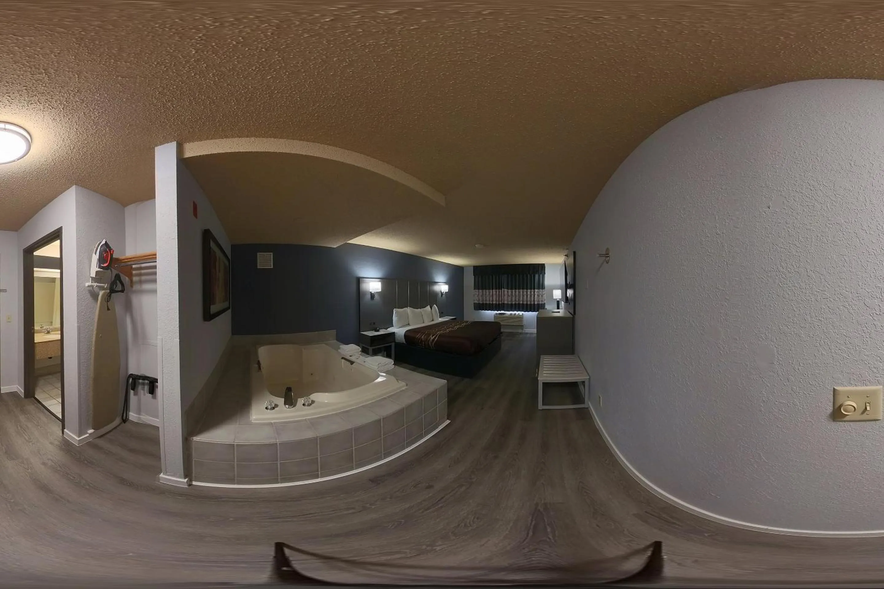 Bath, Bed in Coratel Inn and Suites By Jasper Eagan ST Paul Airport & Mall of America