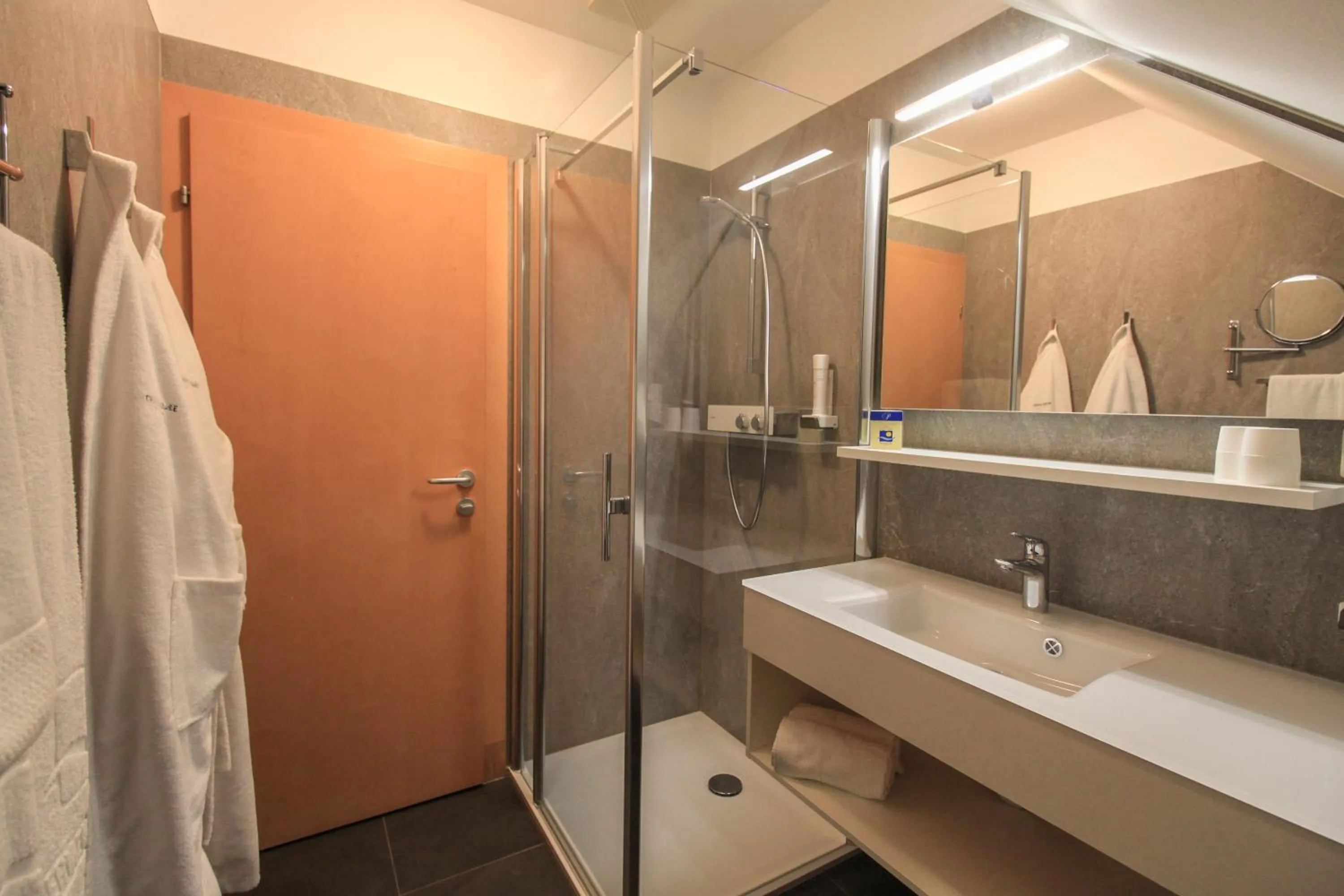 Bathroom in Hotel Garni Thermenoase