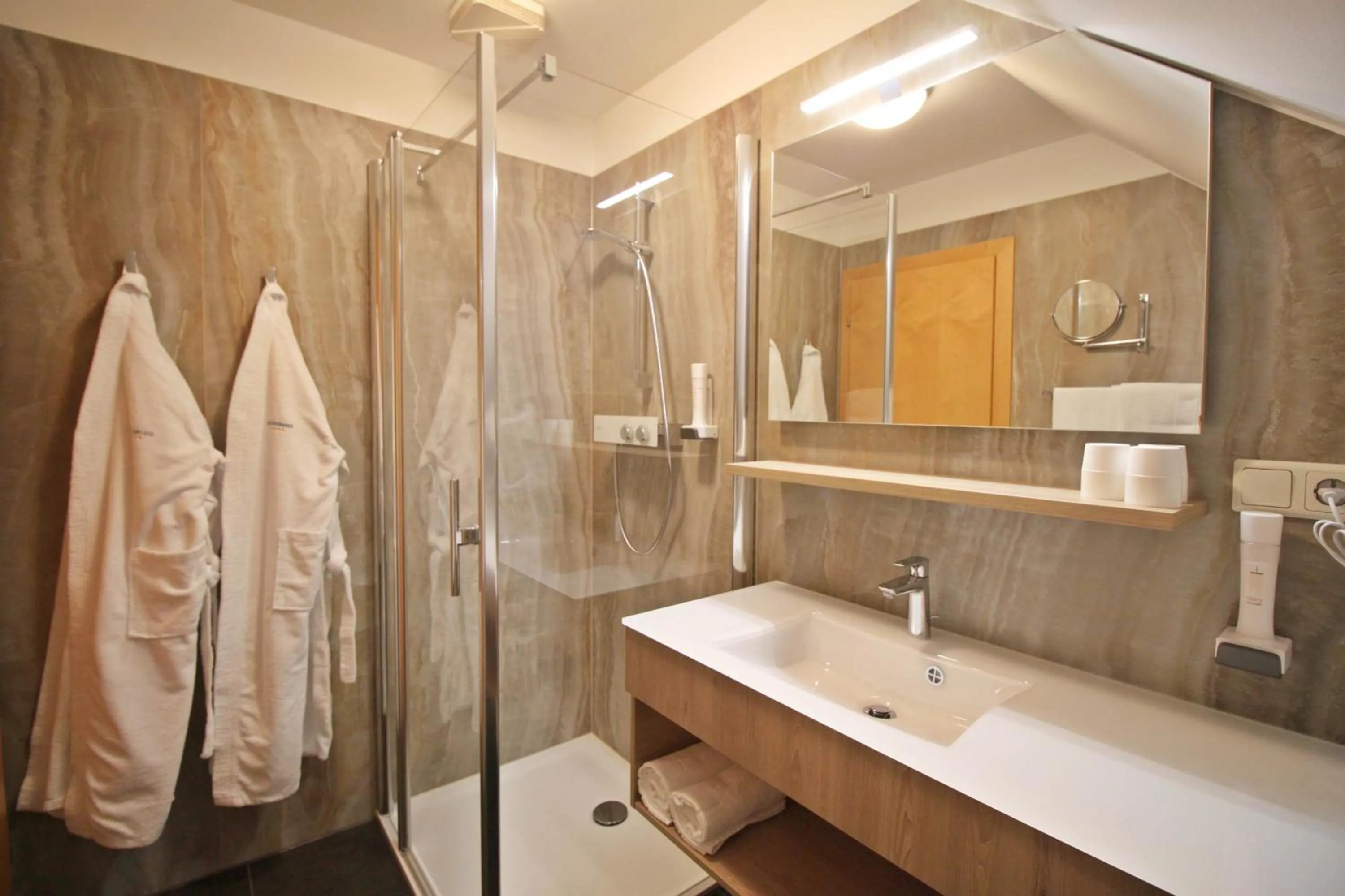 Bathroom in Hotel Garni Thermenoase