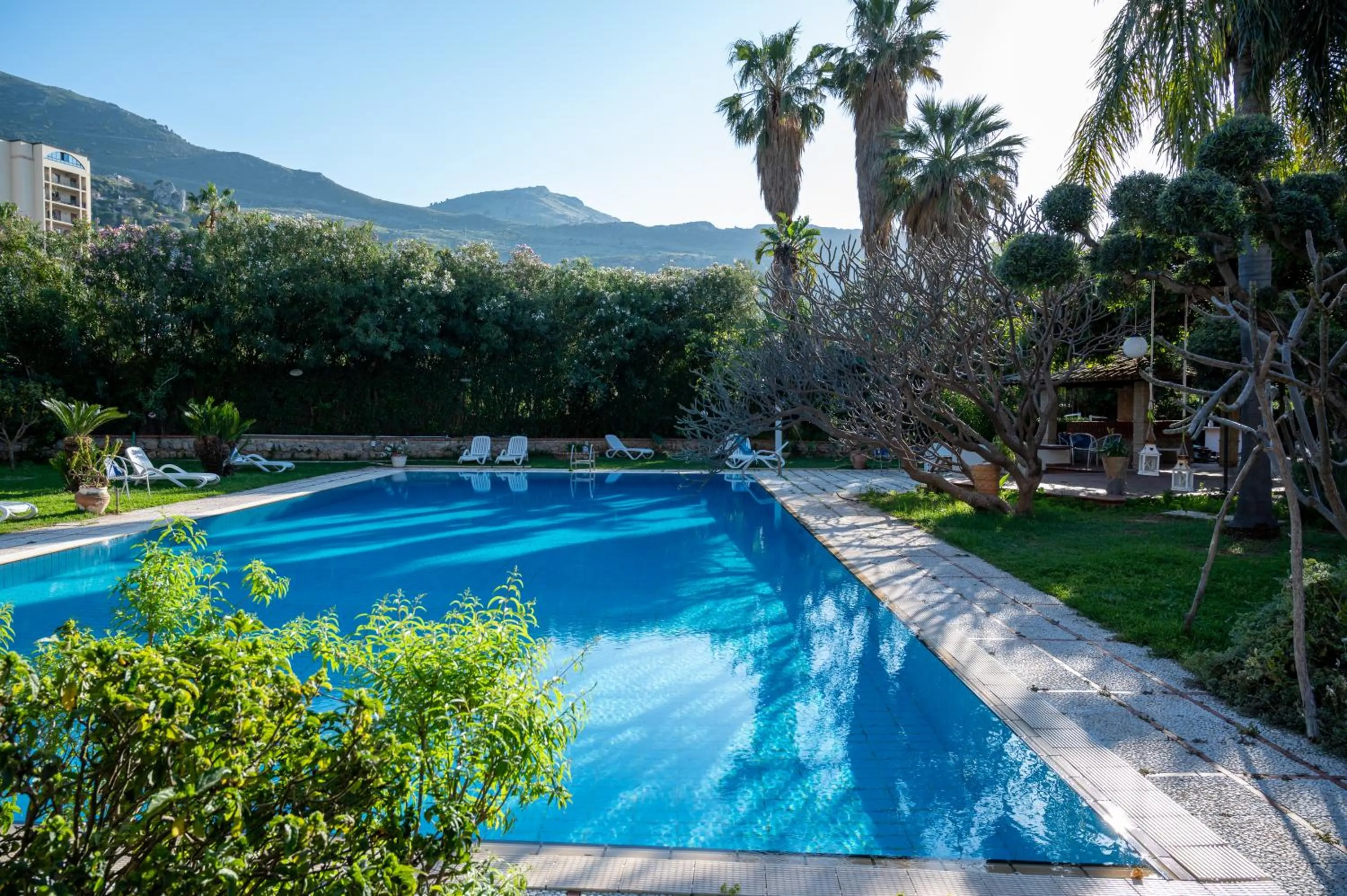 Swimming pool in Villa Megna - Green Paradise B&B