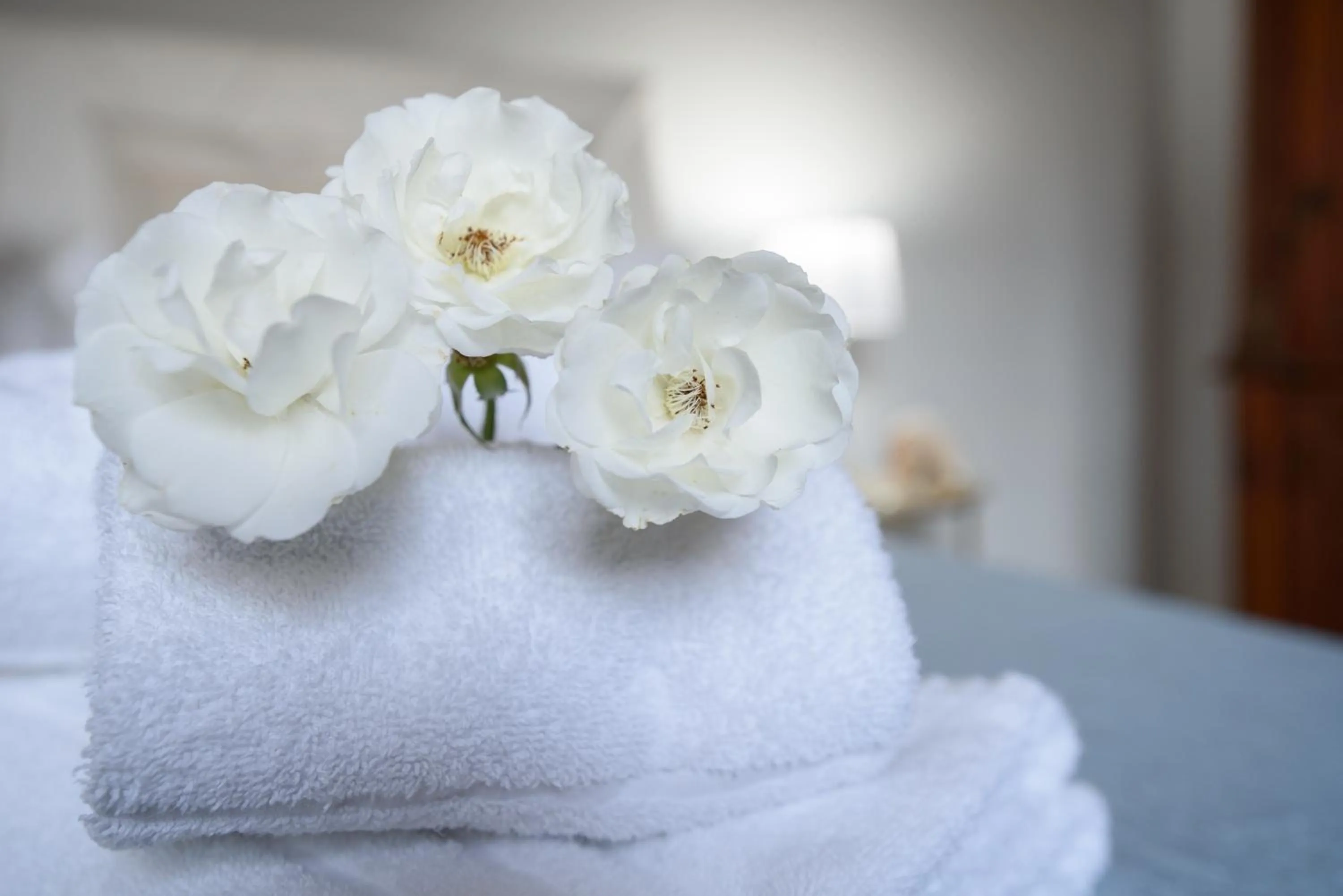 towels, Bed in Villa Megna - Green Paradise B&B