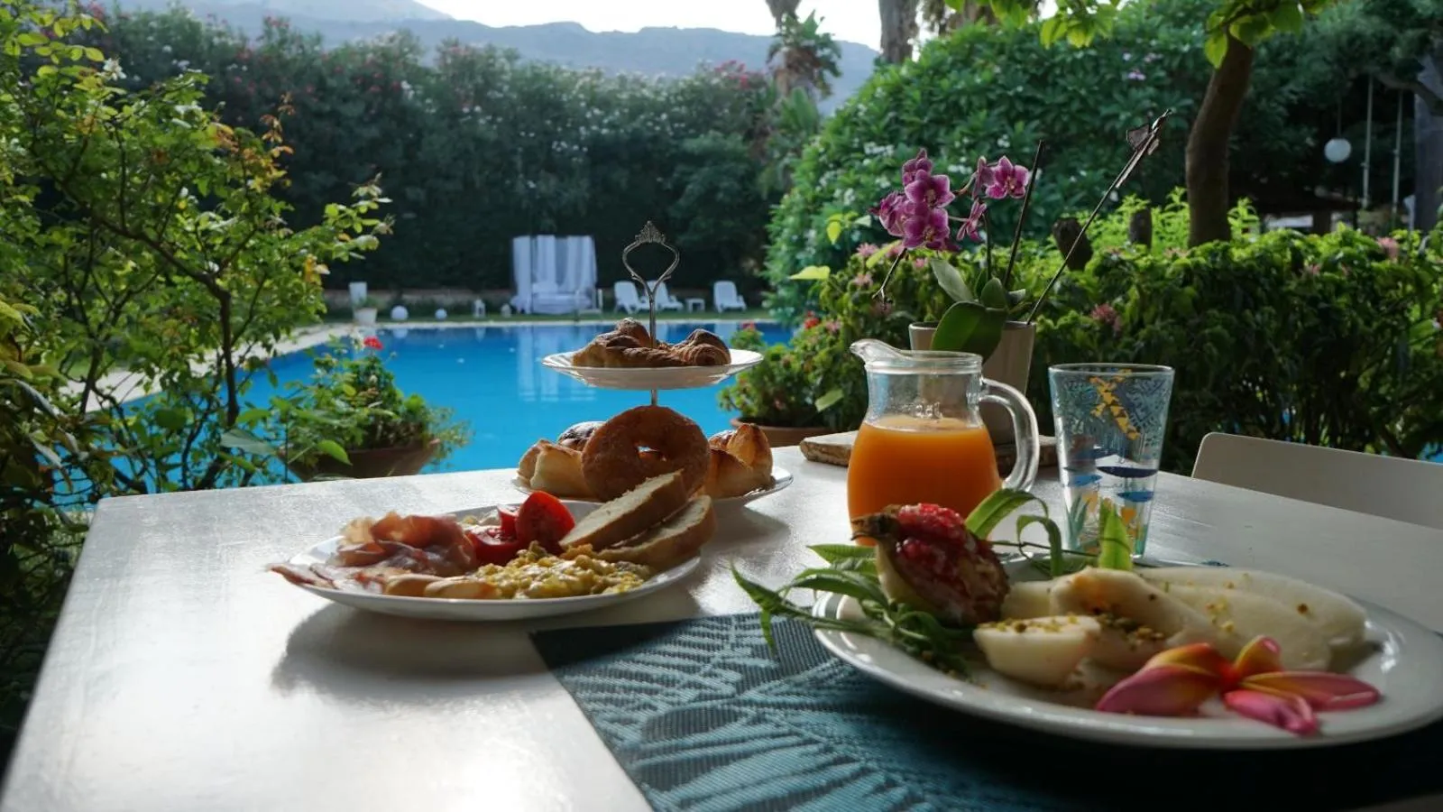 Food and drinks in Villa Megna - Green Paradise B&B