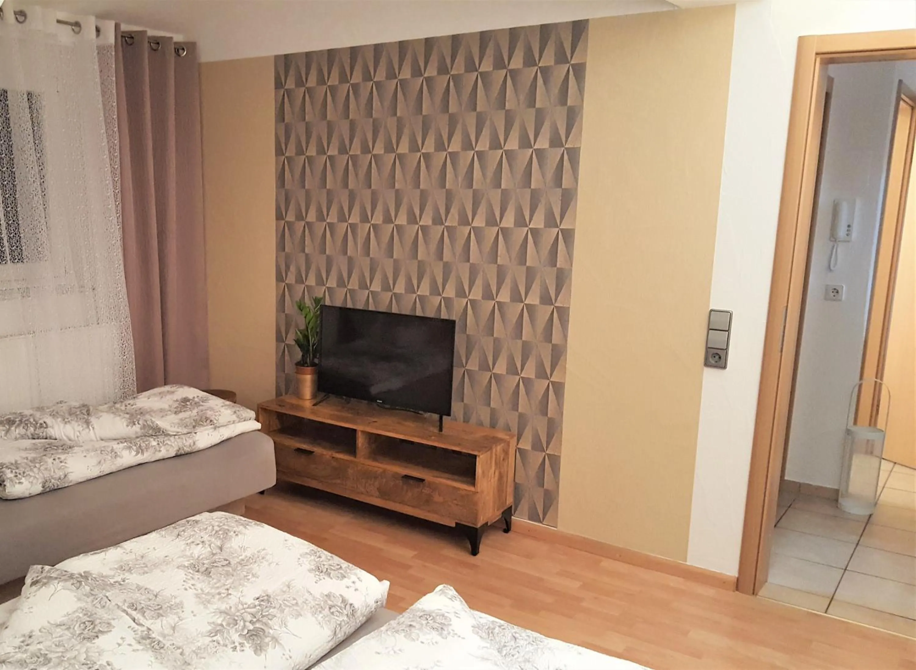 TV and multimedia, Bed in Rust-Fewo-Hotel