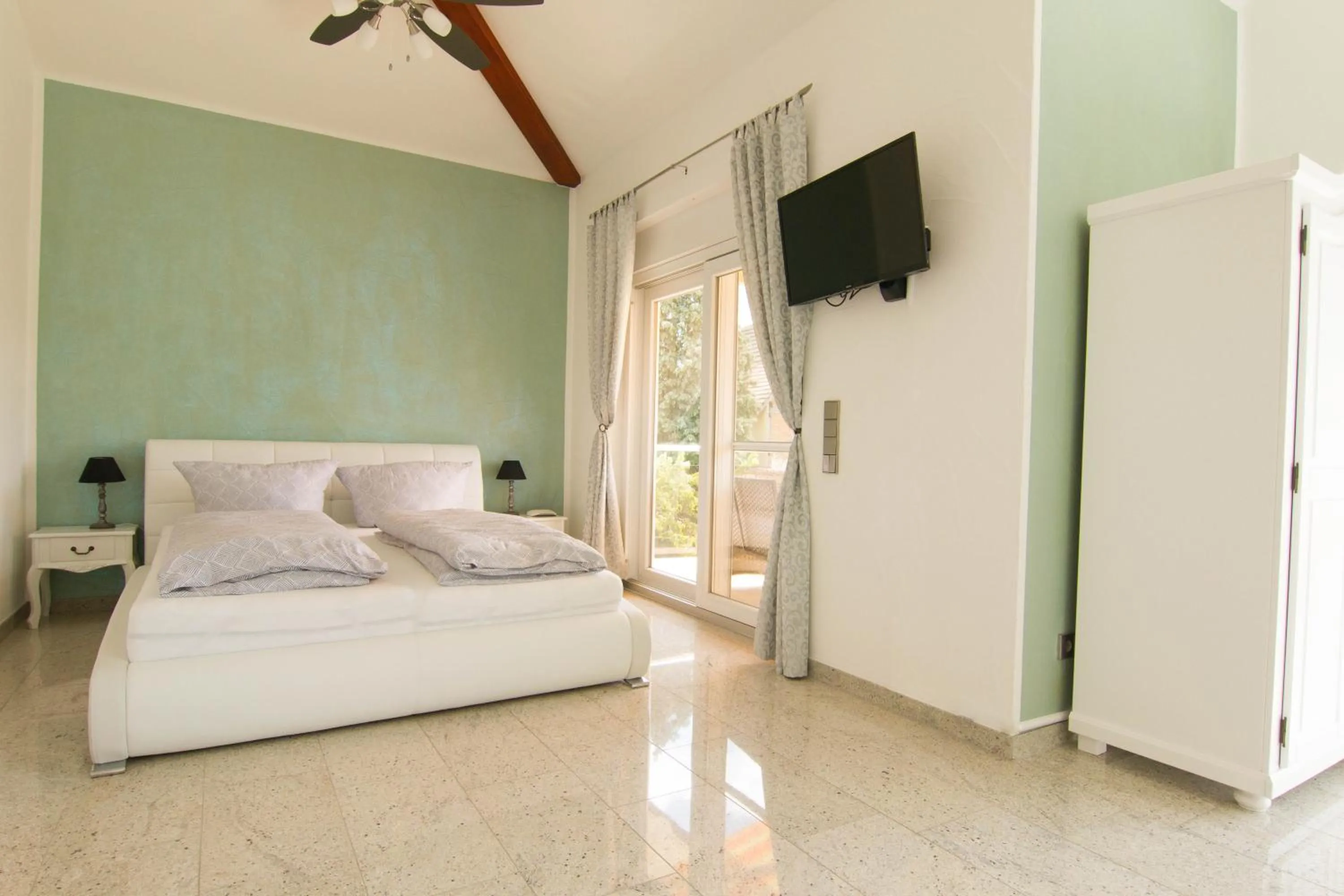 Bed in Rust-Fewo-Hotel