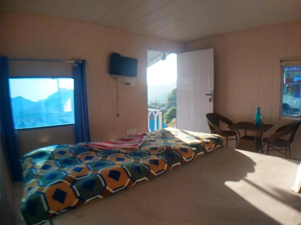 Bed in The Green Valley Resort Kanatal