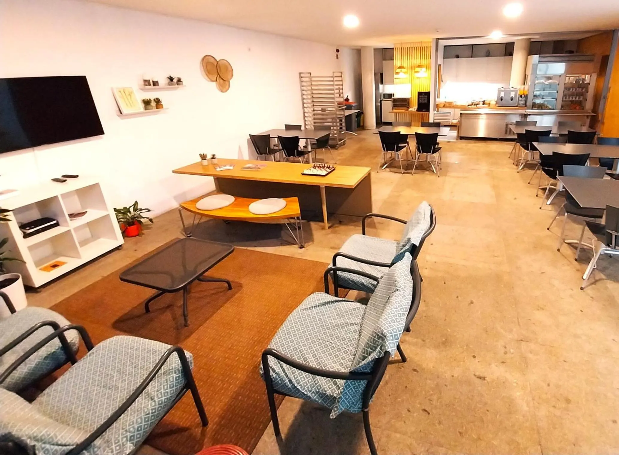 Communal lounge/ TV room in HI Ponte de Lima - Pousada de Juventude