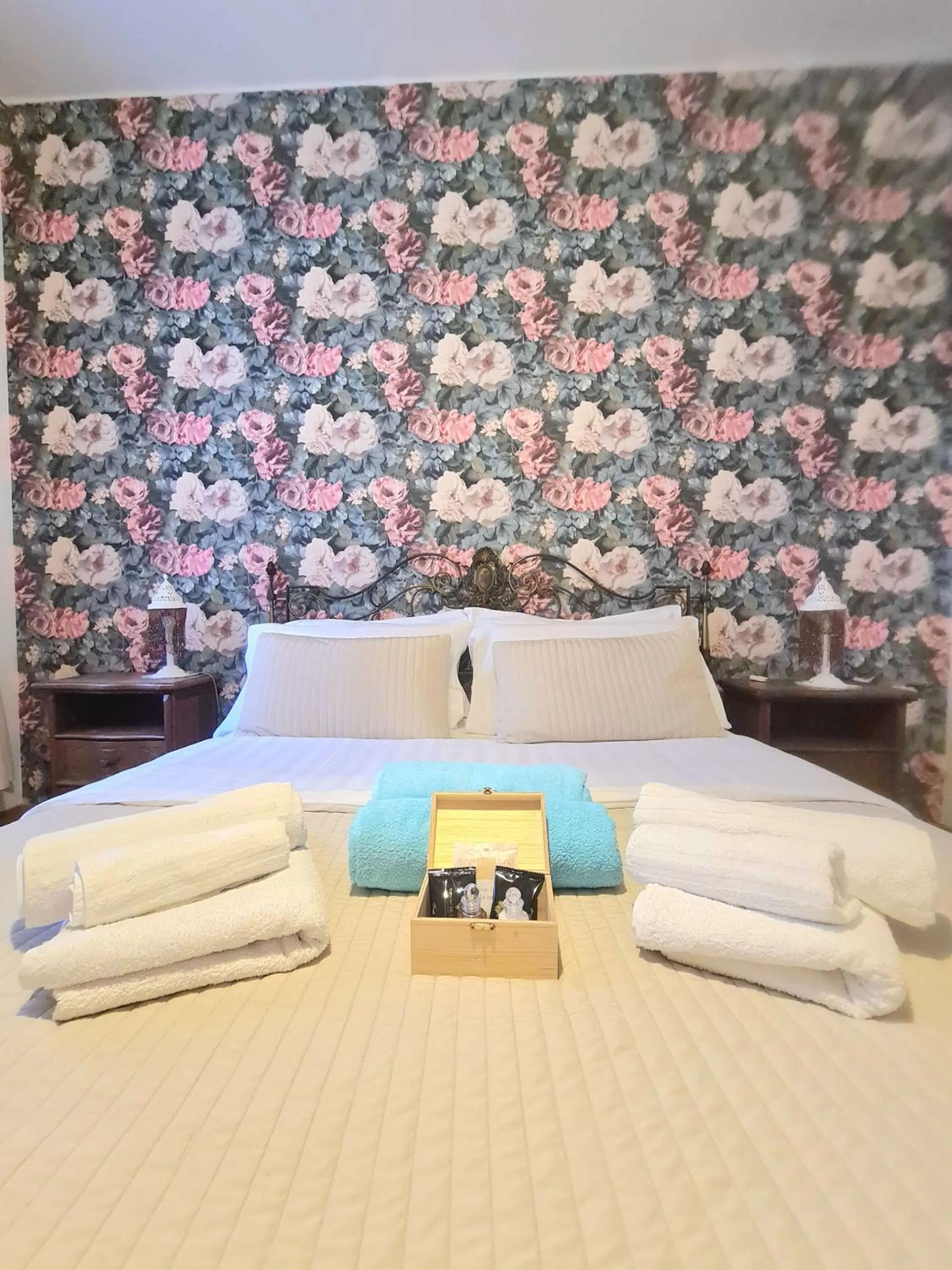 Bedroom, Bed in Villa Sofia luxury home between Como and MIlano