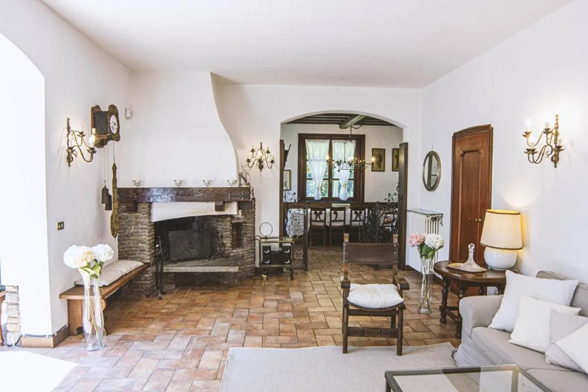 Living room in Villa Sofia luxury home between Como and MIlano