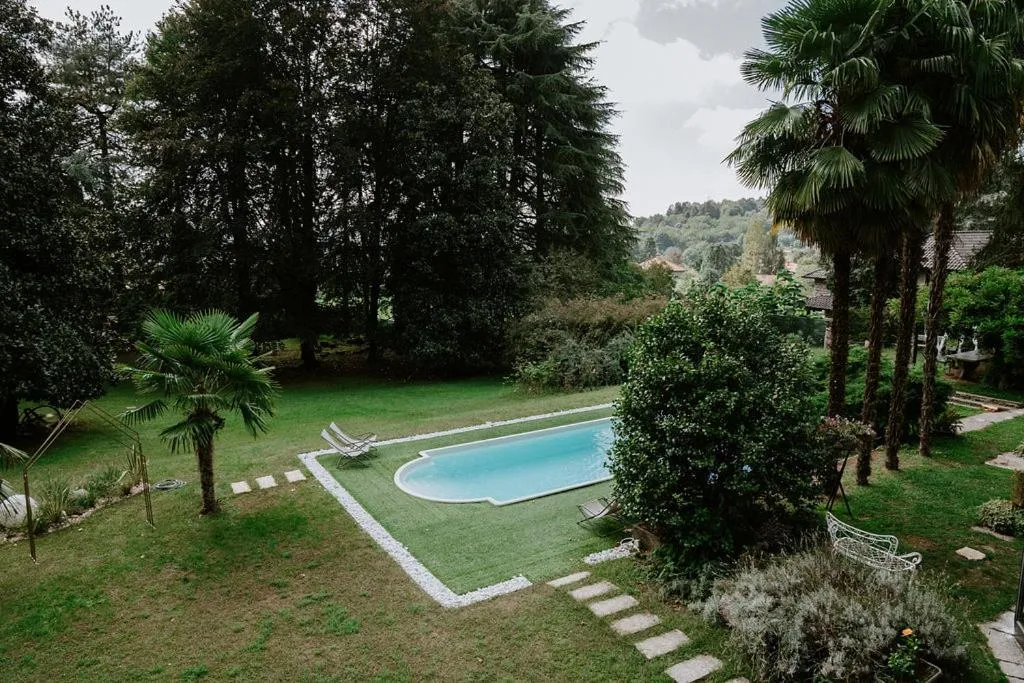 Swimming pool in Villa Sofia luxury home between Como and MIlano