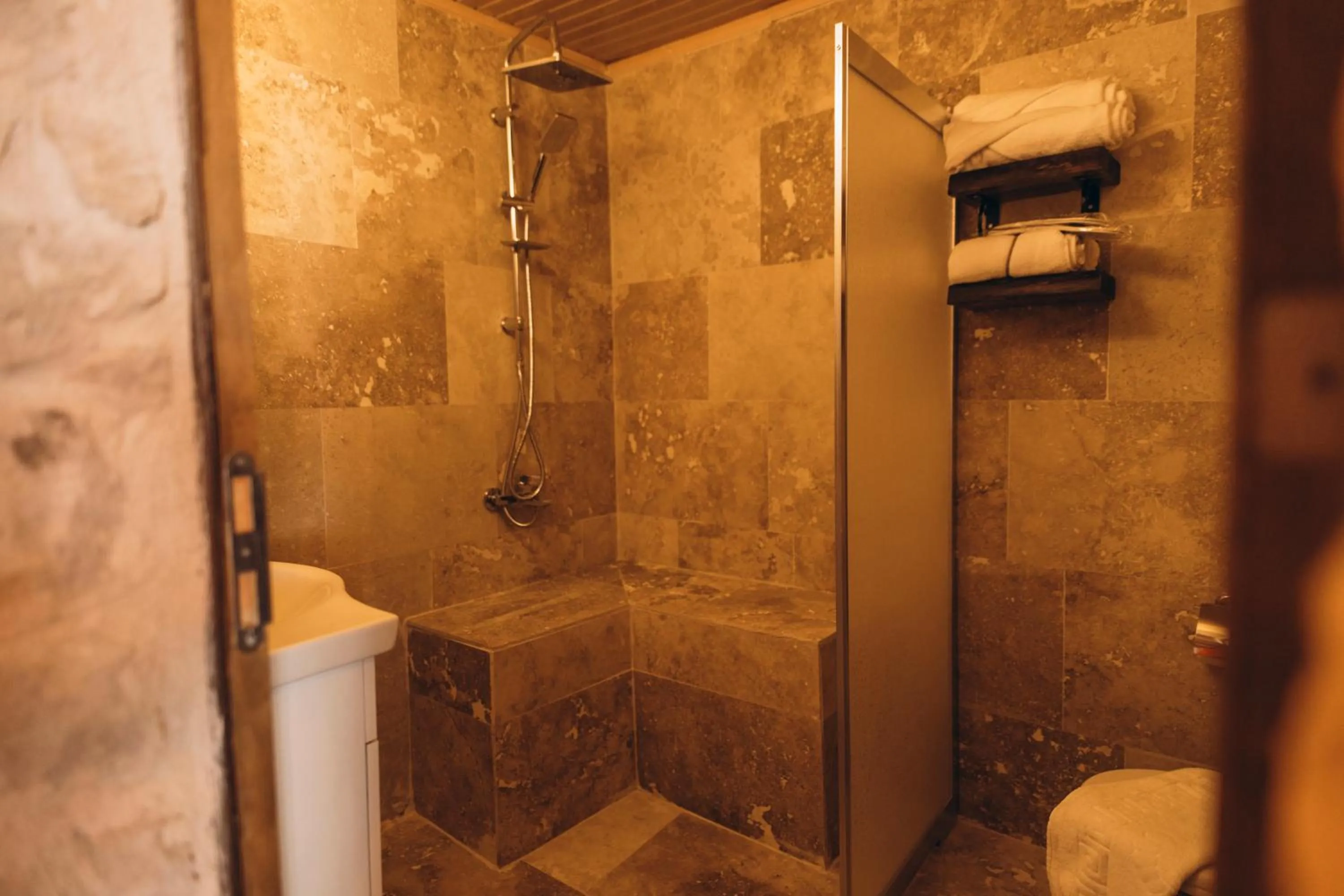 Shower in İsadora Cave Cappadocia