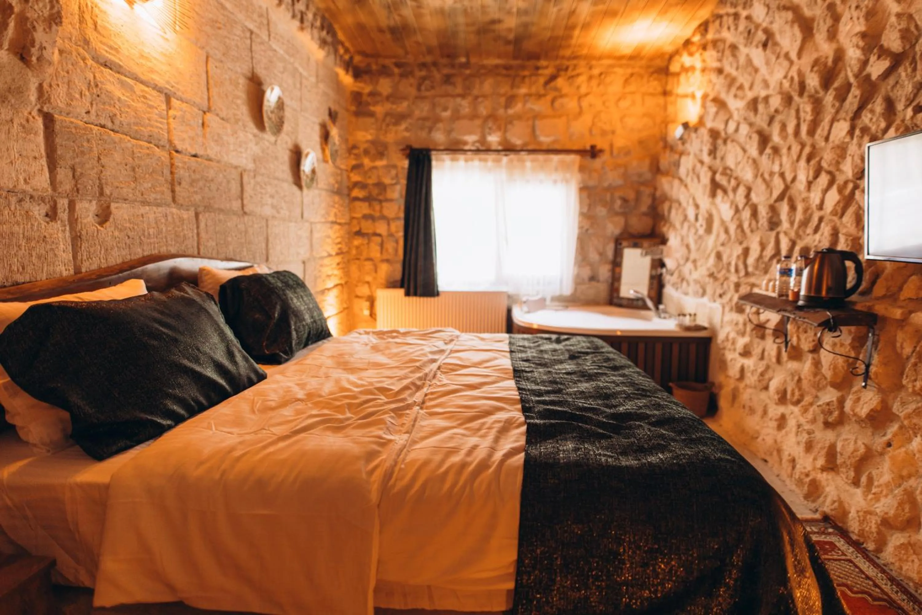 Bed in İsadora Cave Cappadocia