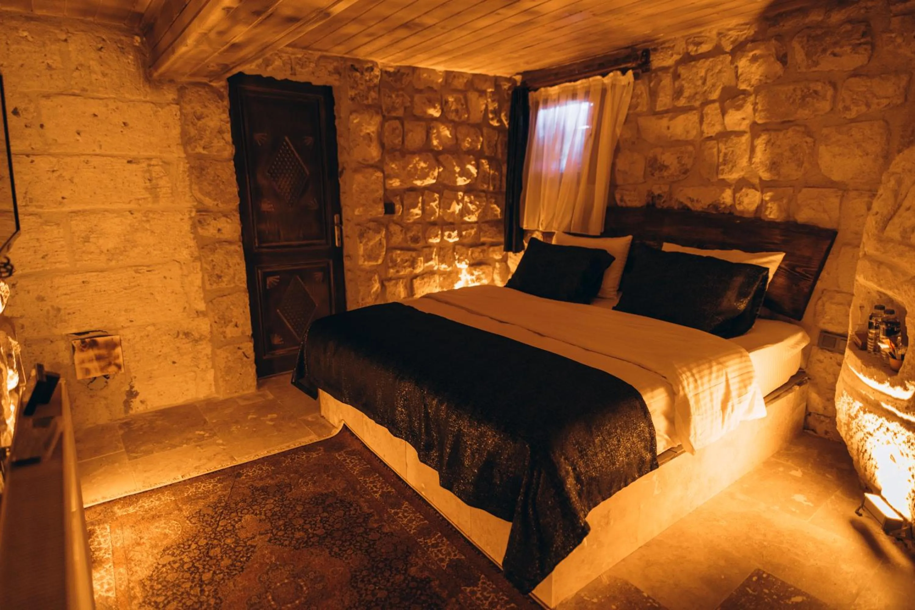 Bed in İsadora Cave Cappadocia