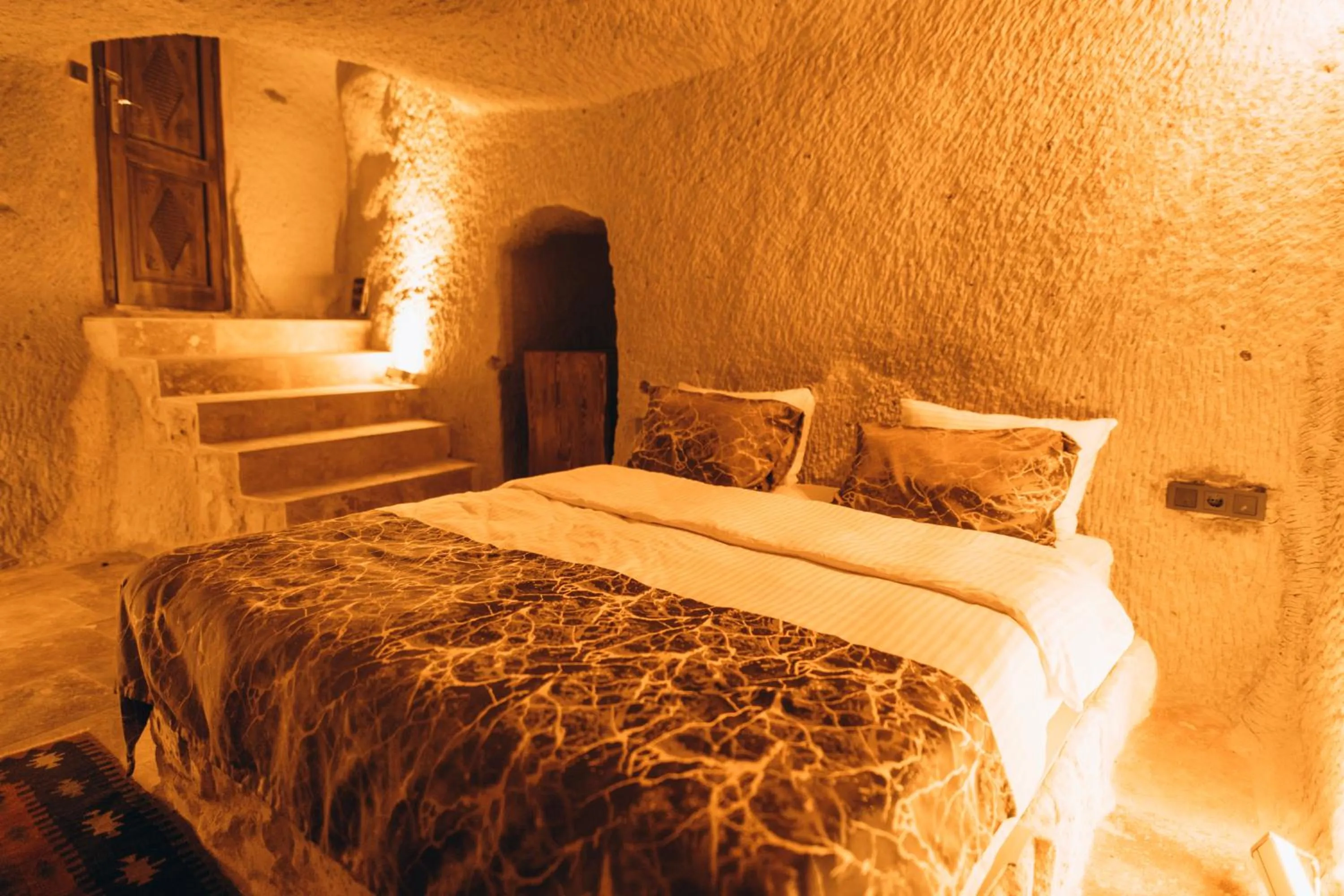 Bed in İsadora Cave Cappadocia