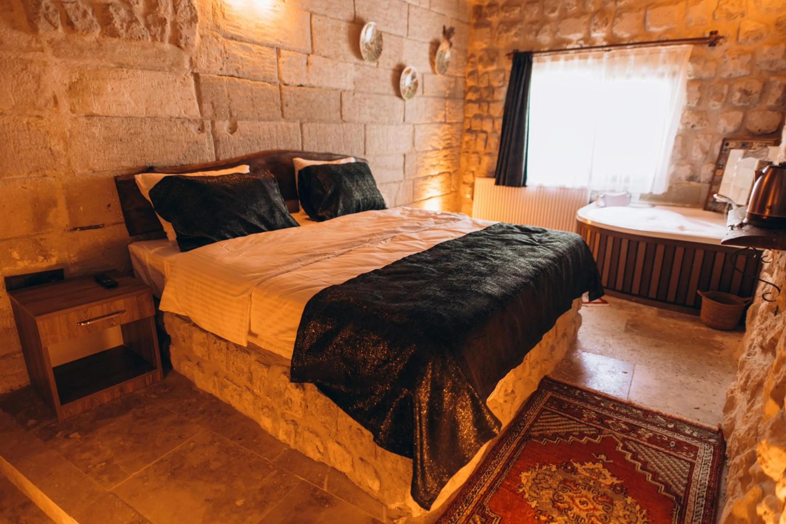 Bed in İsadora Cave Cappadocia