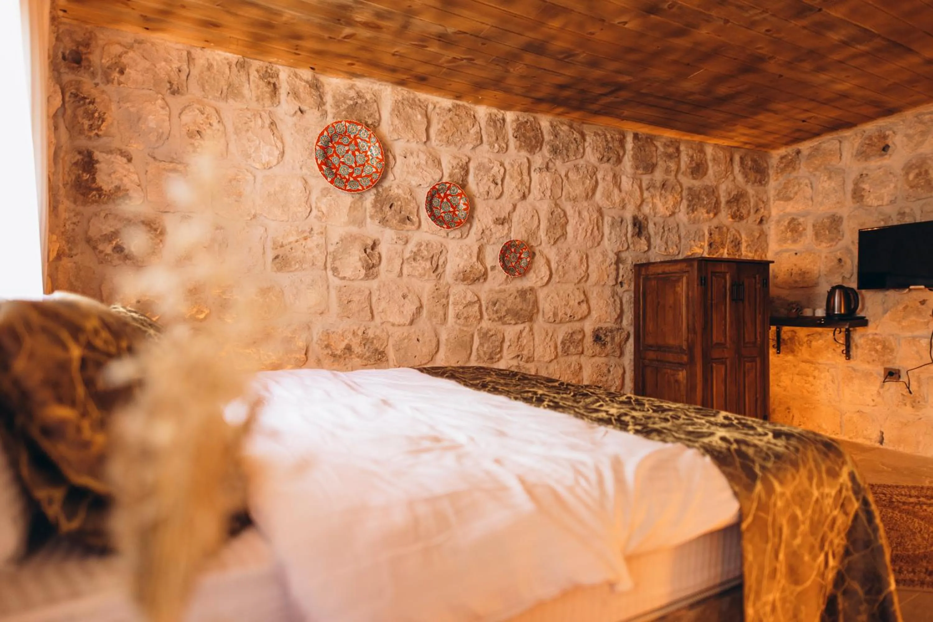 Bed in İsadora Cave Cappadocia