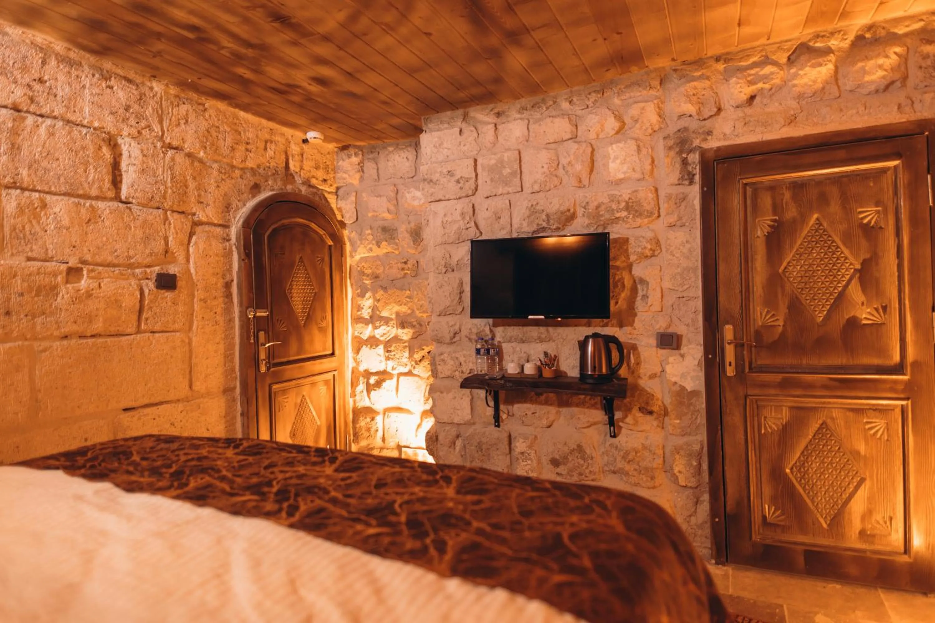 Bed in İsadora Cave Cappadocia