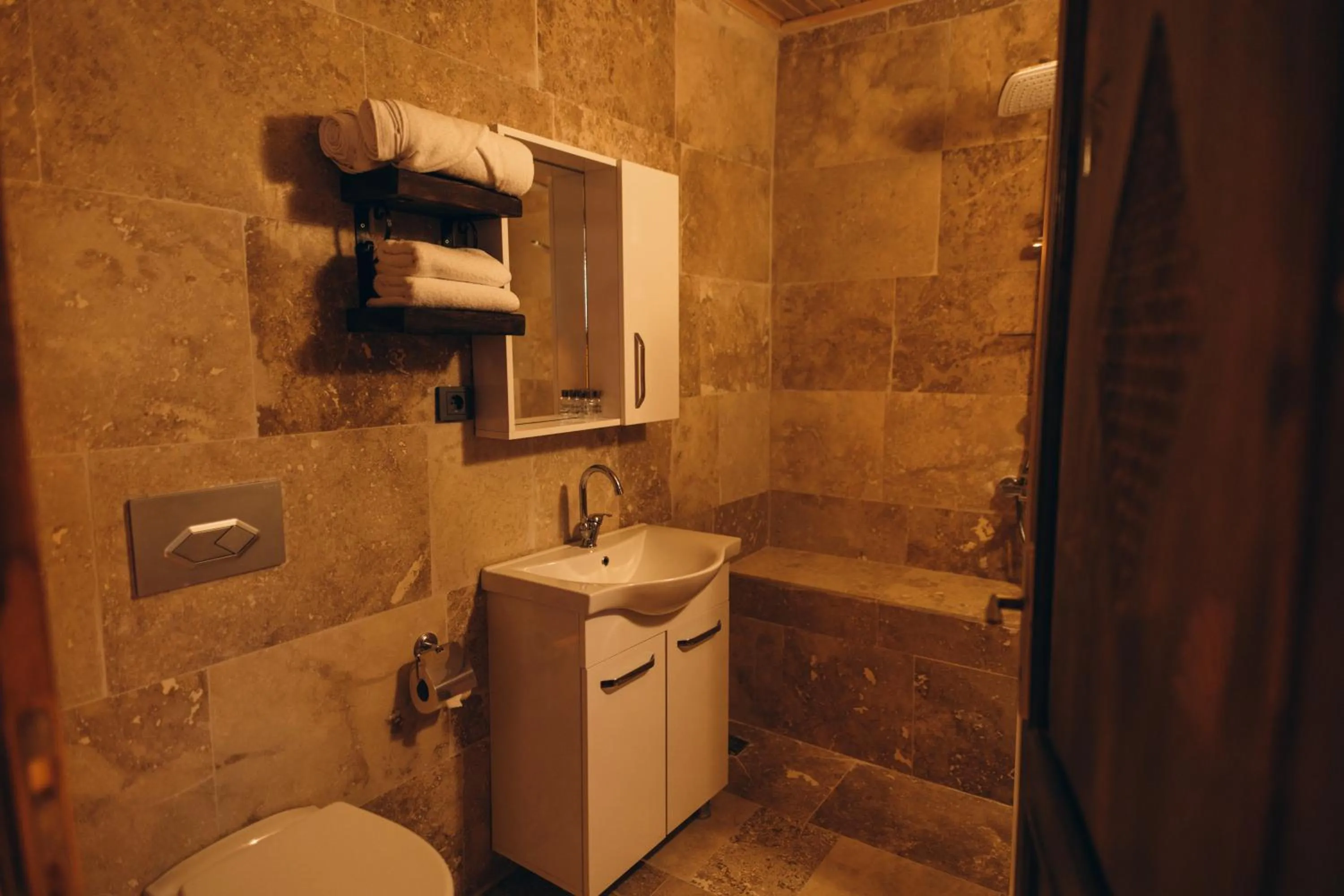 Shower in İsadora Cave Cappadocia