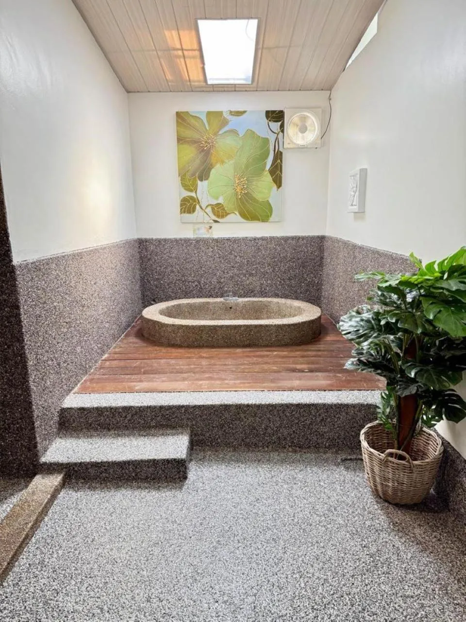 Bath in Ardour Lodge "B" Wing