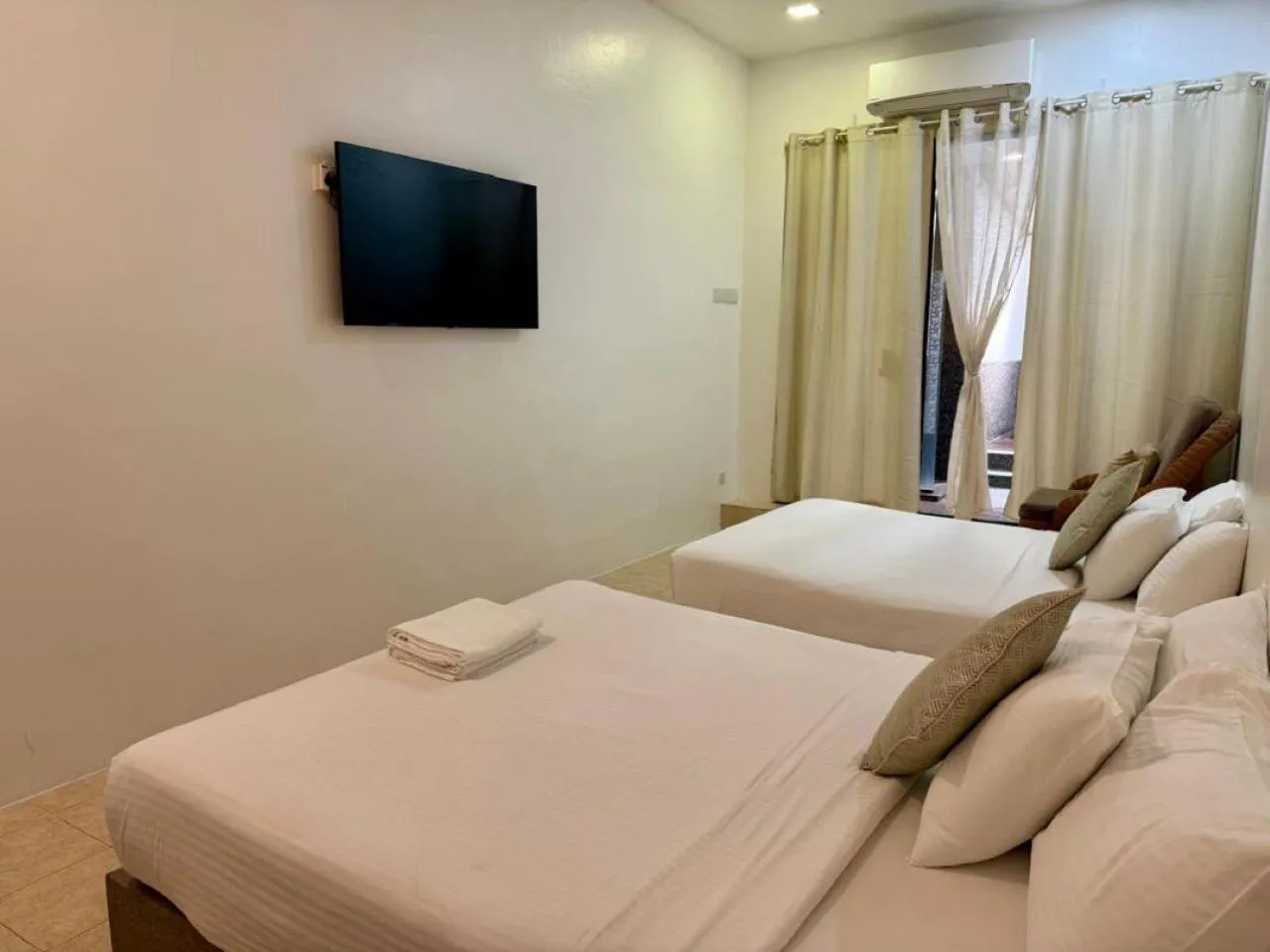 Bedroom, Bed in Ardour Lodge "B" Wing