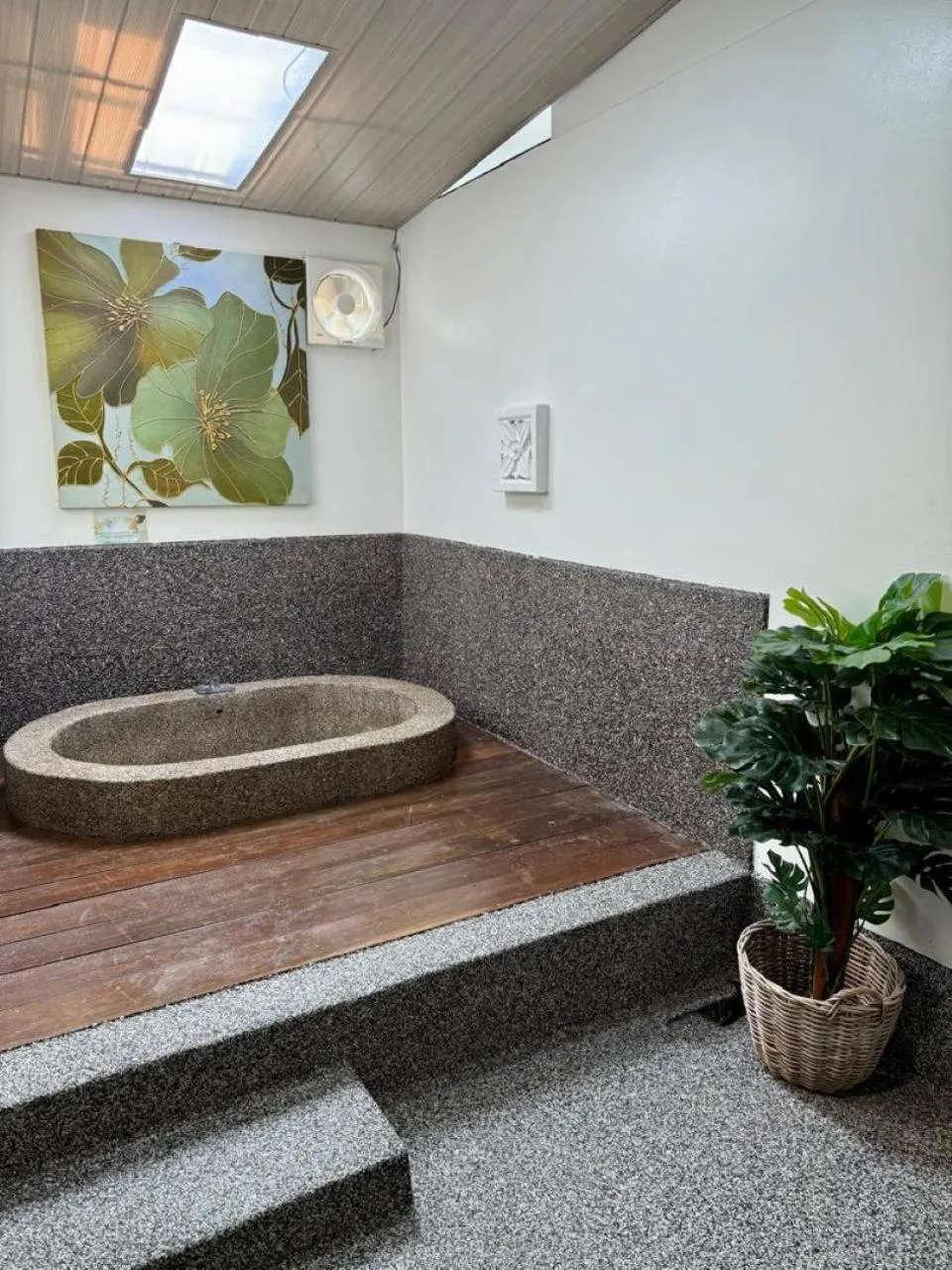 Bath in Ardour Lodge "B" Wing