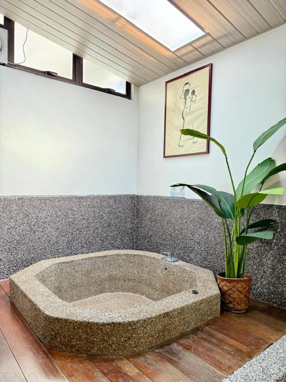 Bath in Ardour Lodge "B" Wing