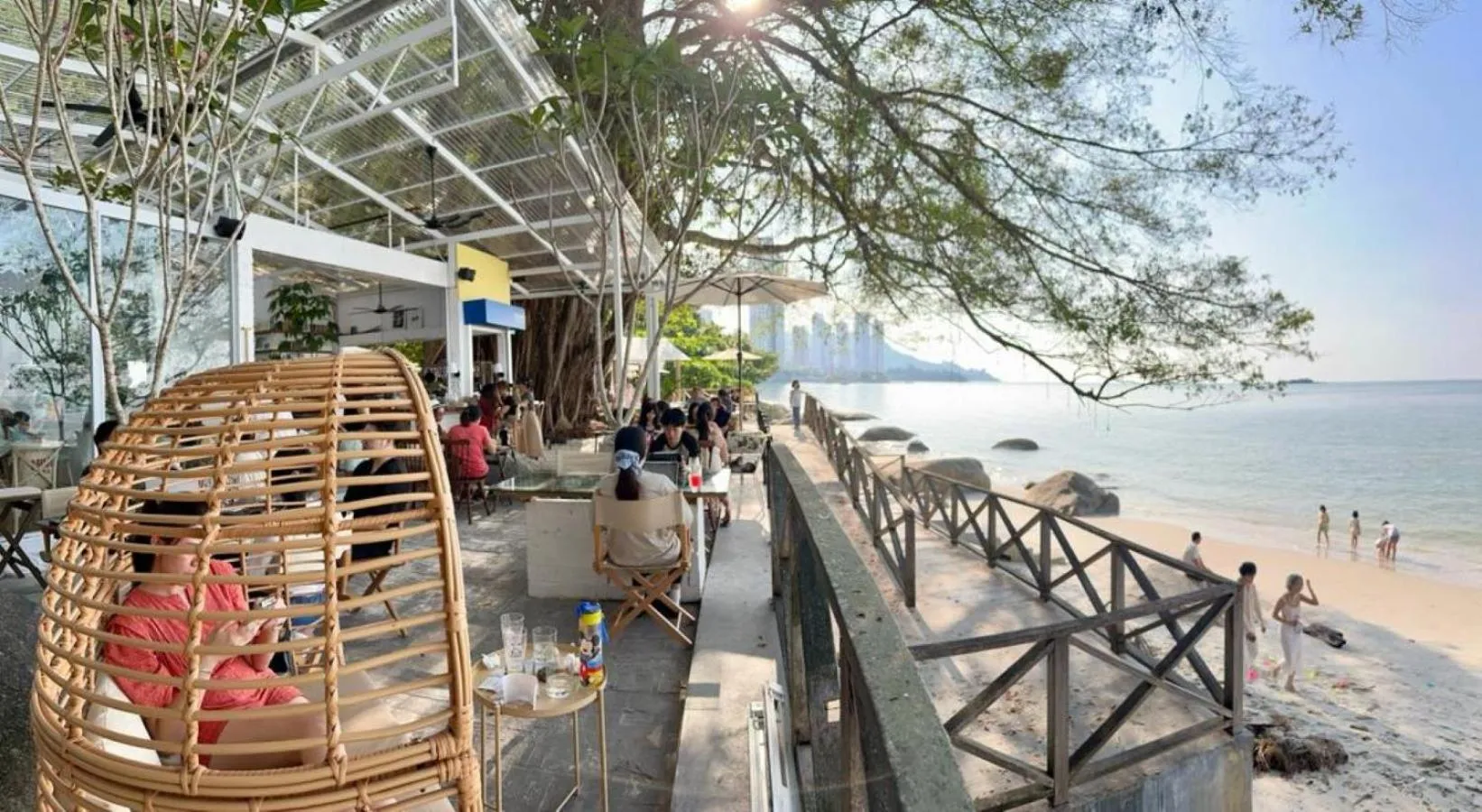 Restaurant/places to eat in Ardour Lodge "B" Wing