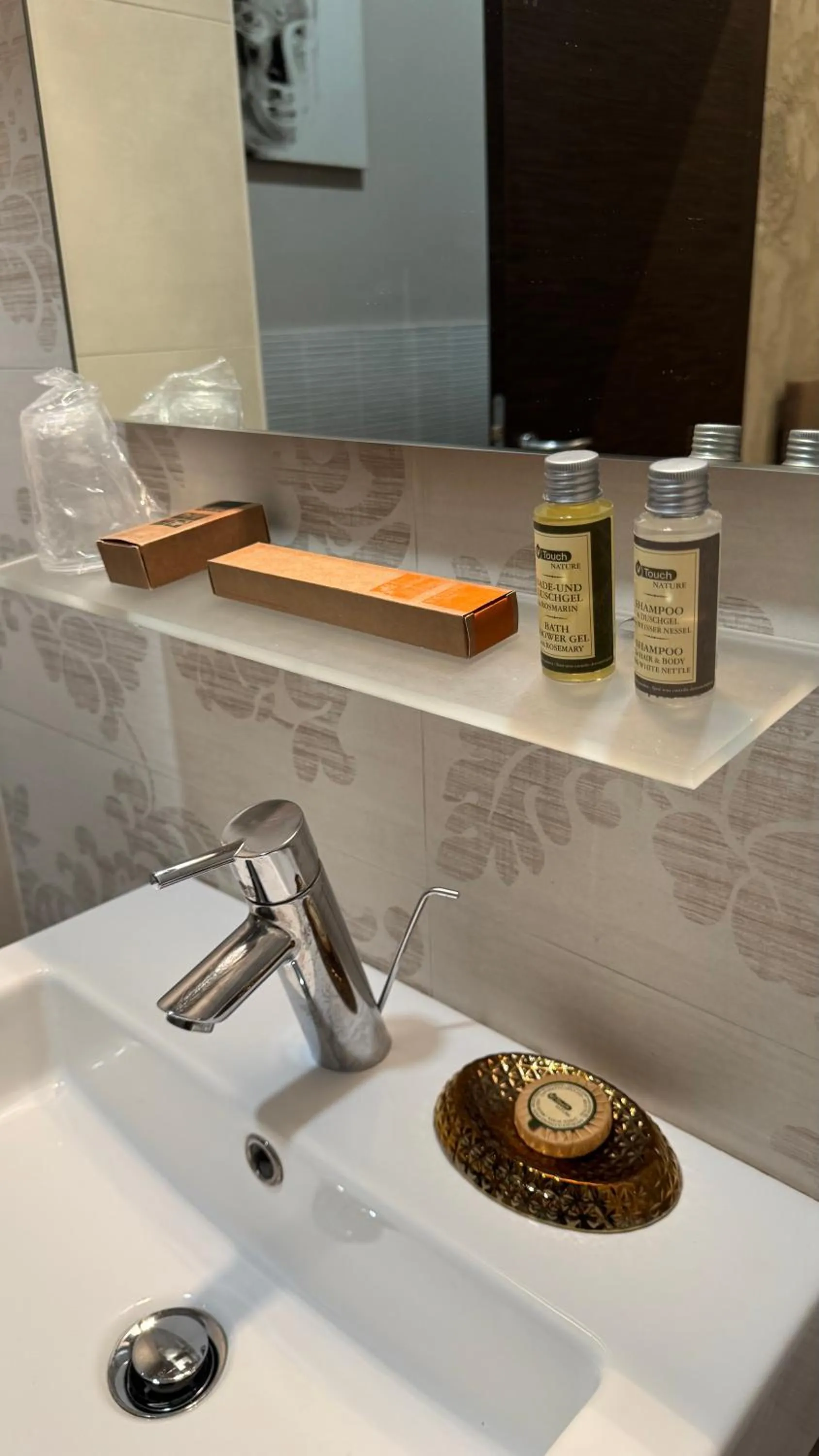 Bathroom in Tropicana Room