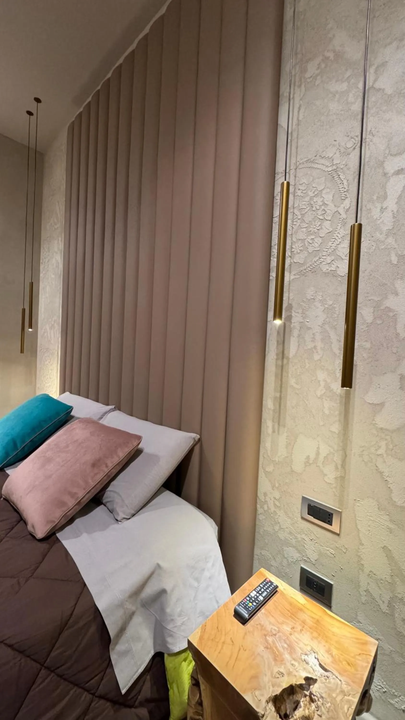 Photo of the whole room, Bed in Tropicana Room