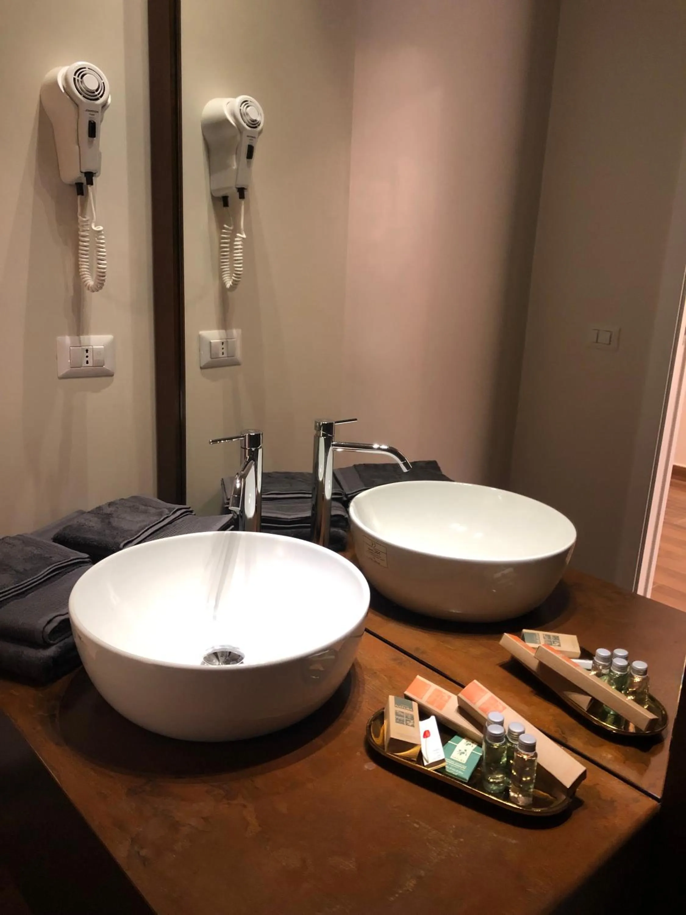 Bathroom in Tropicana Room