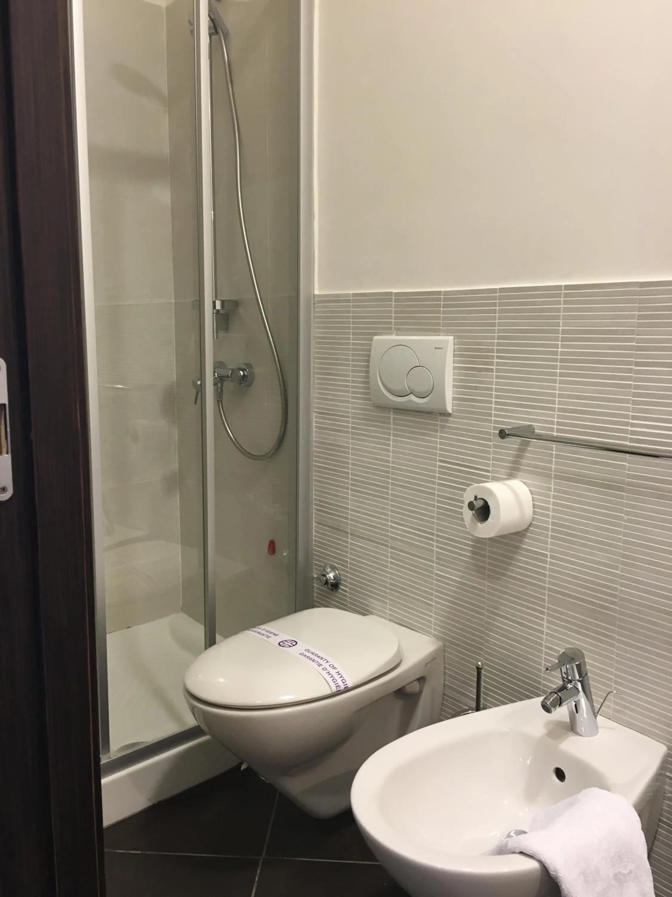 Shower in Tropicana Room