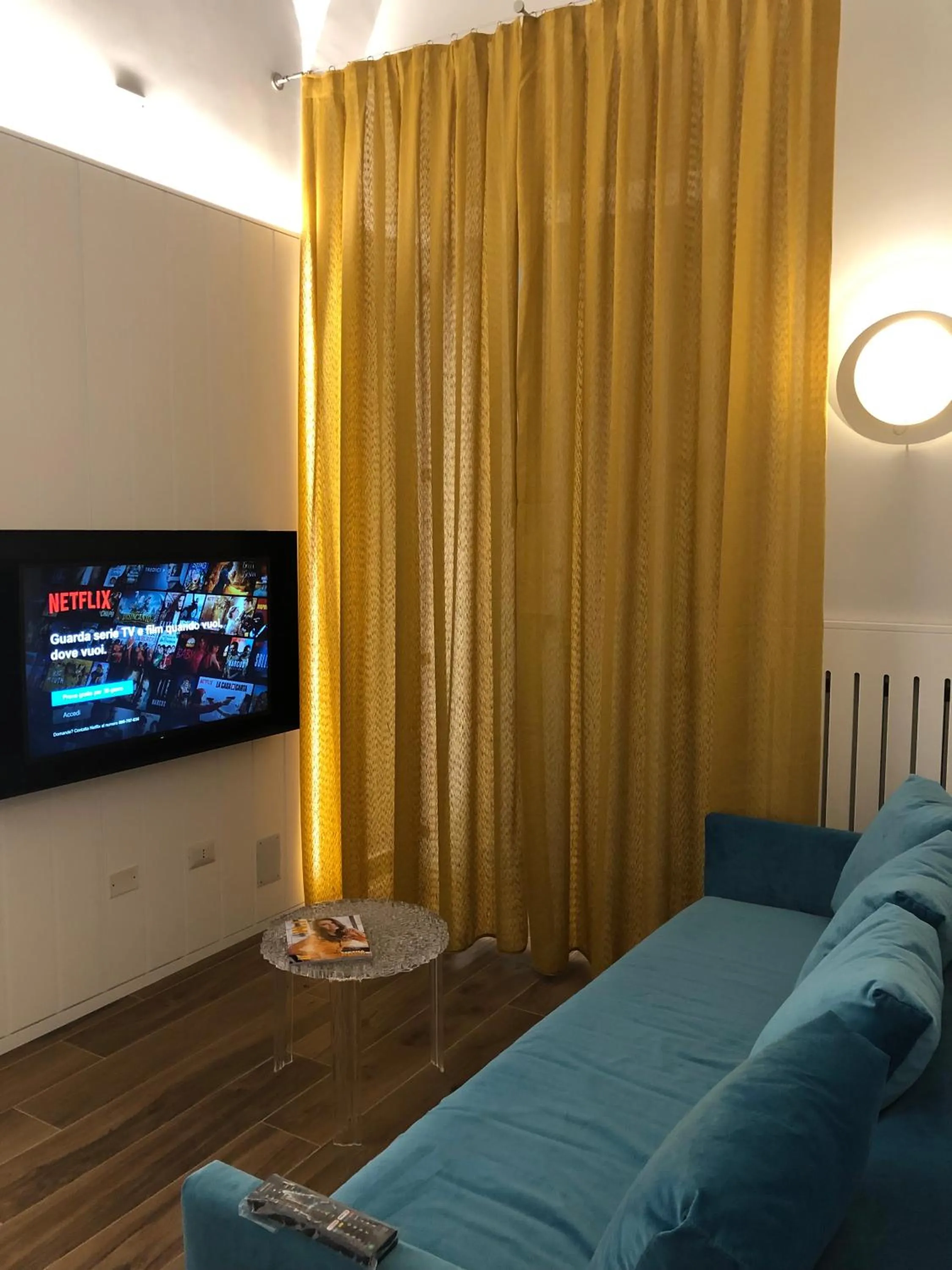 TV and multimedia in Tropicana Room