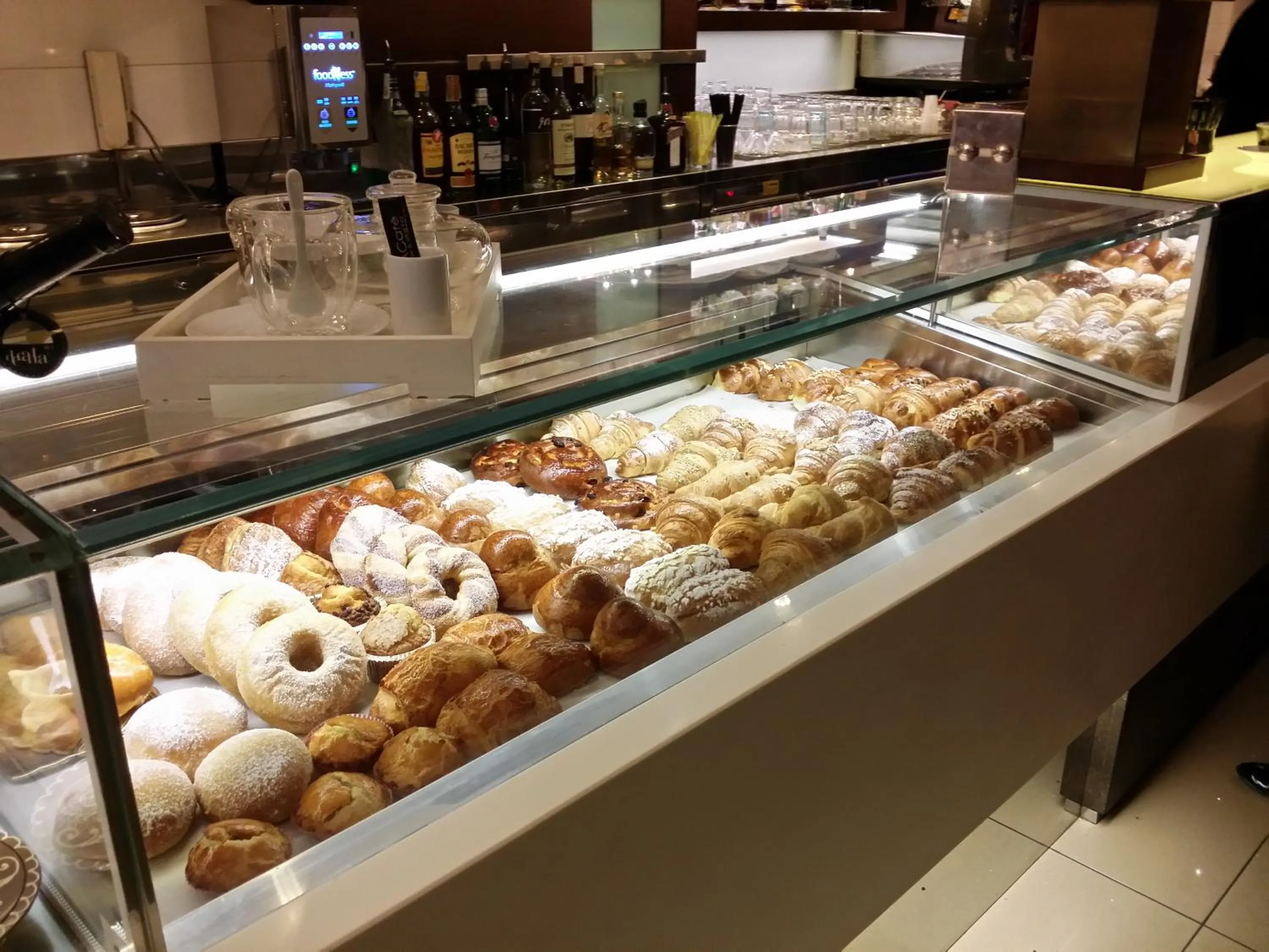 Breakfast in Tropicana Room