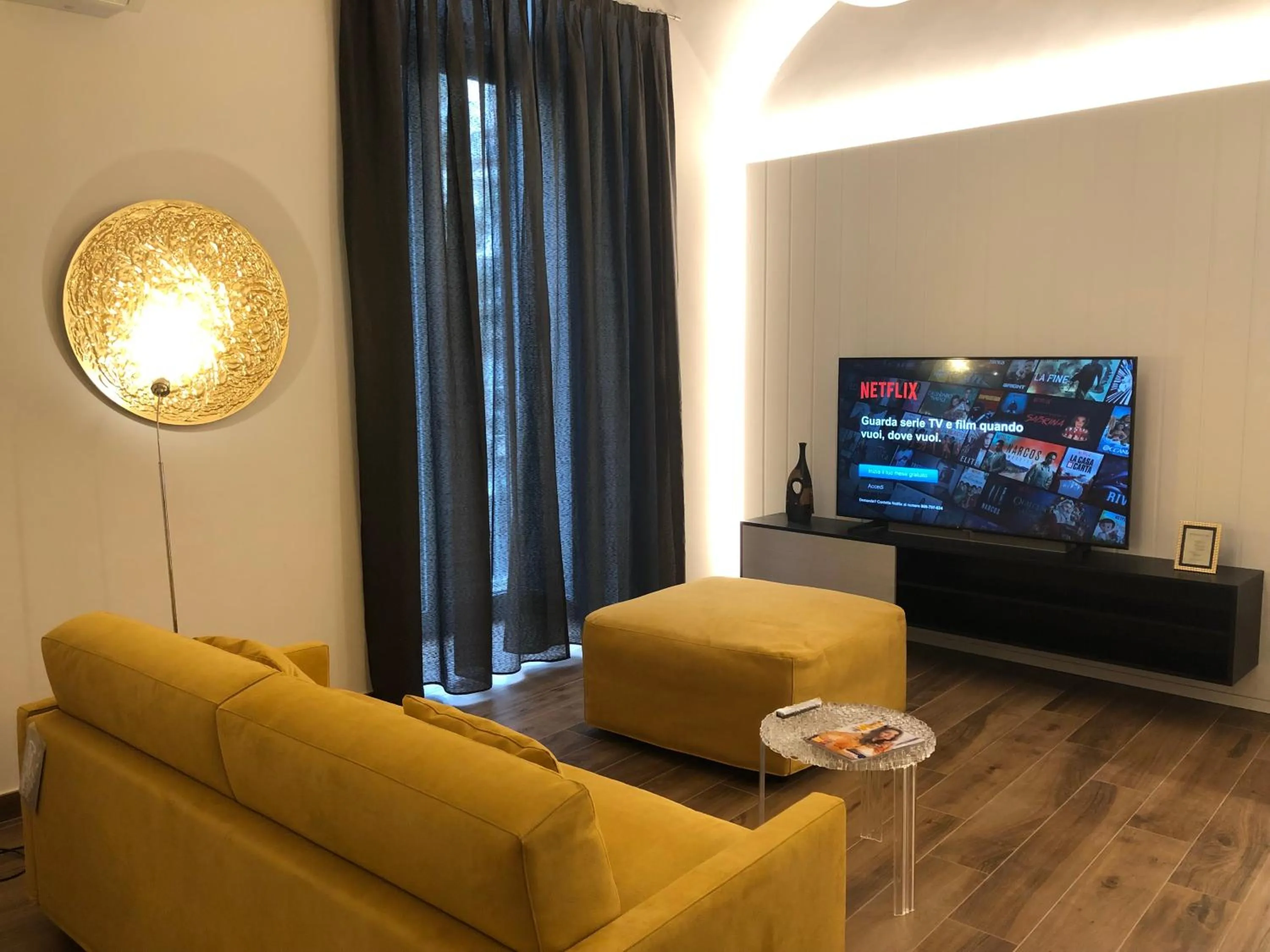 TV and multimedia in Tropicana Room