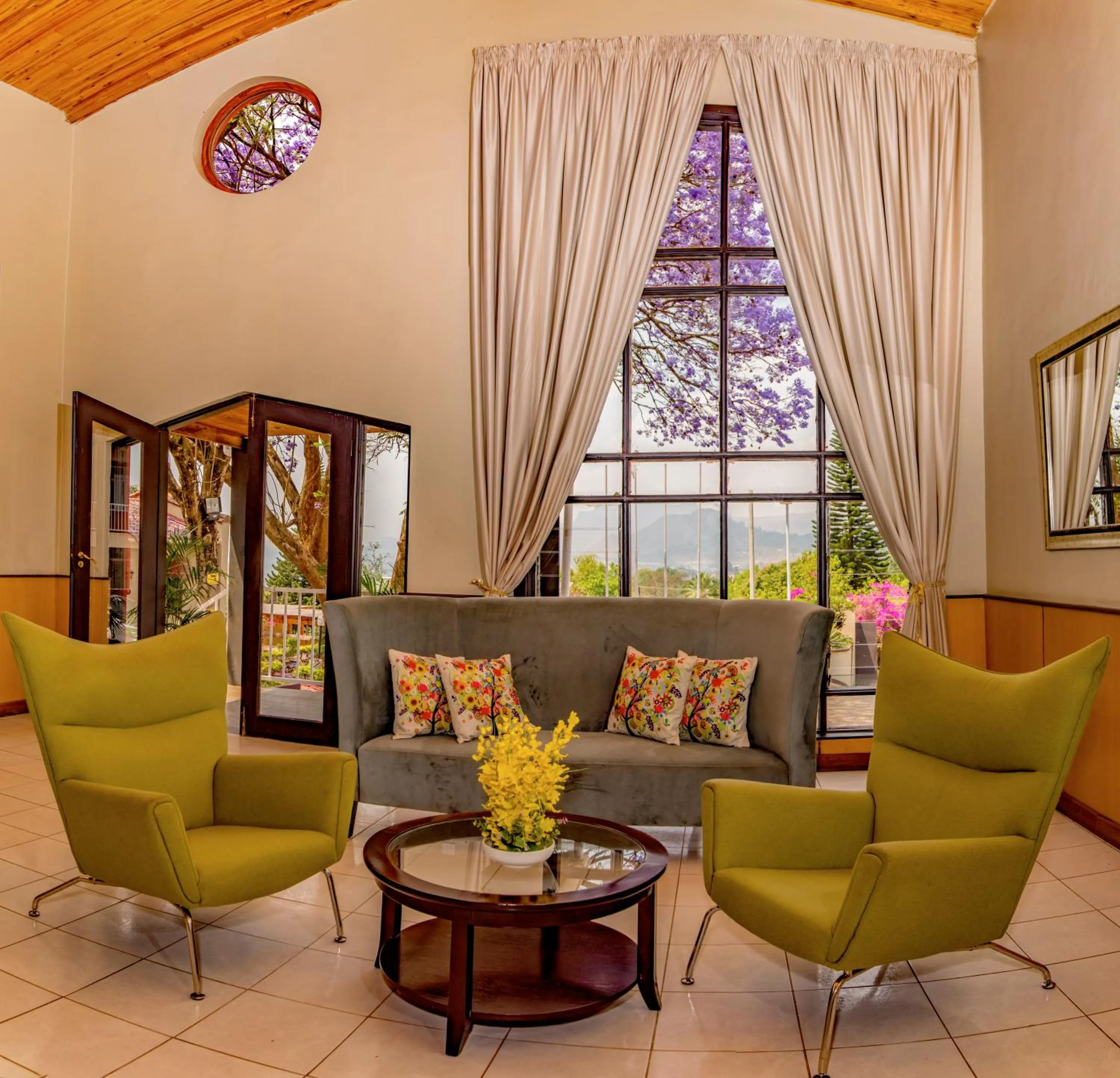 Lobby or reception in Serendib Suites and Conference Center