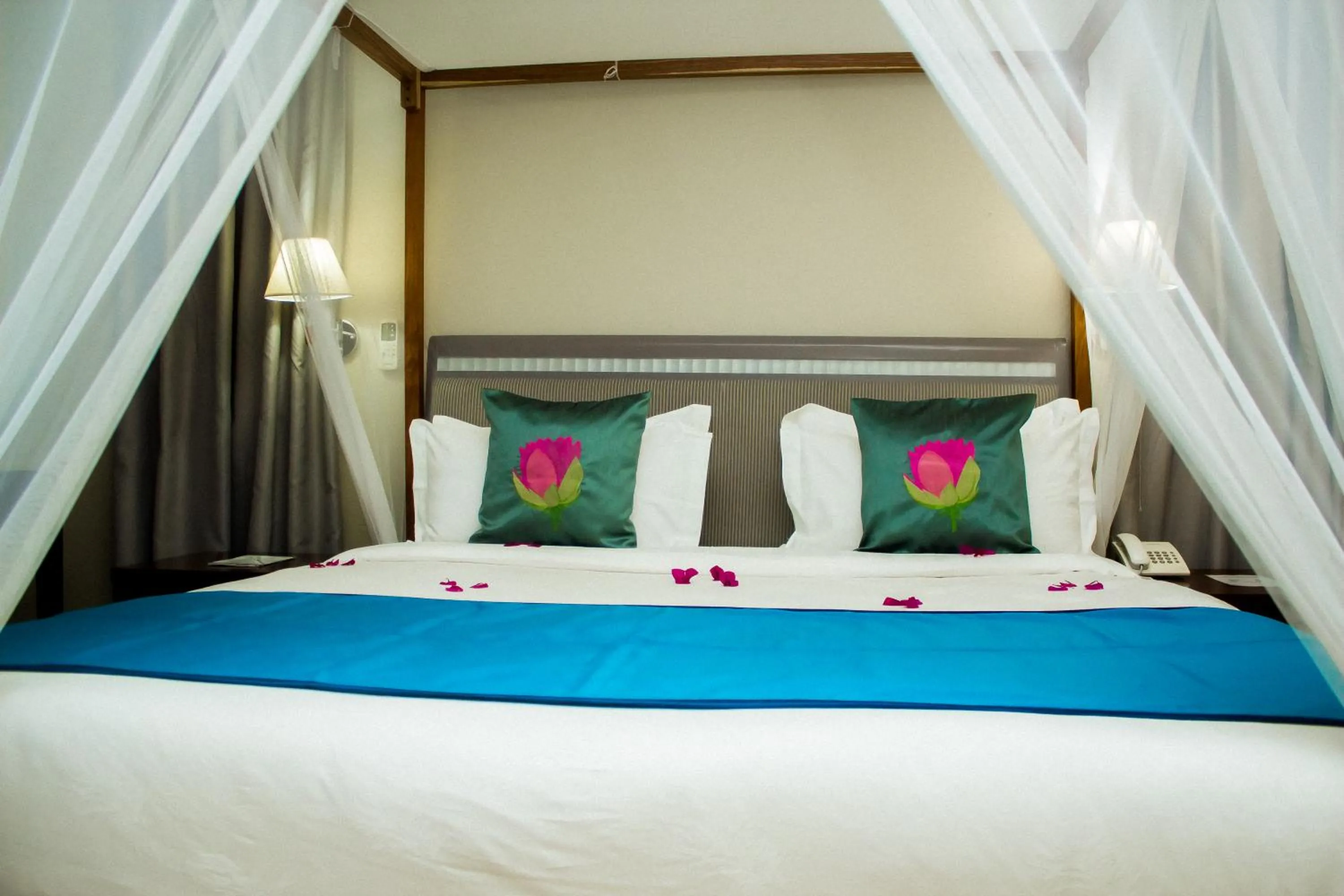 Bedroom, Bed in Serendib Suites and Conference Center