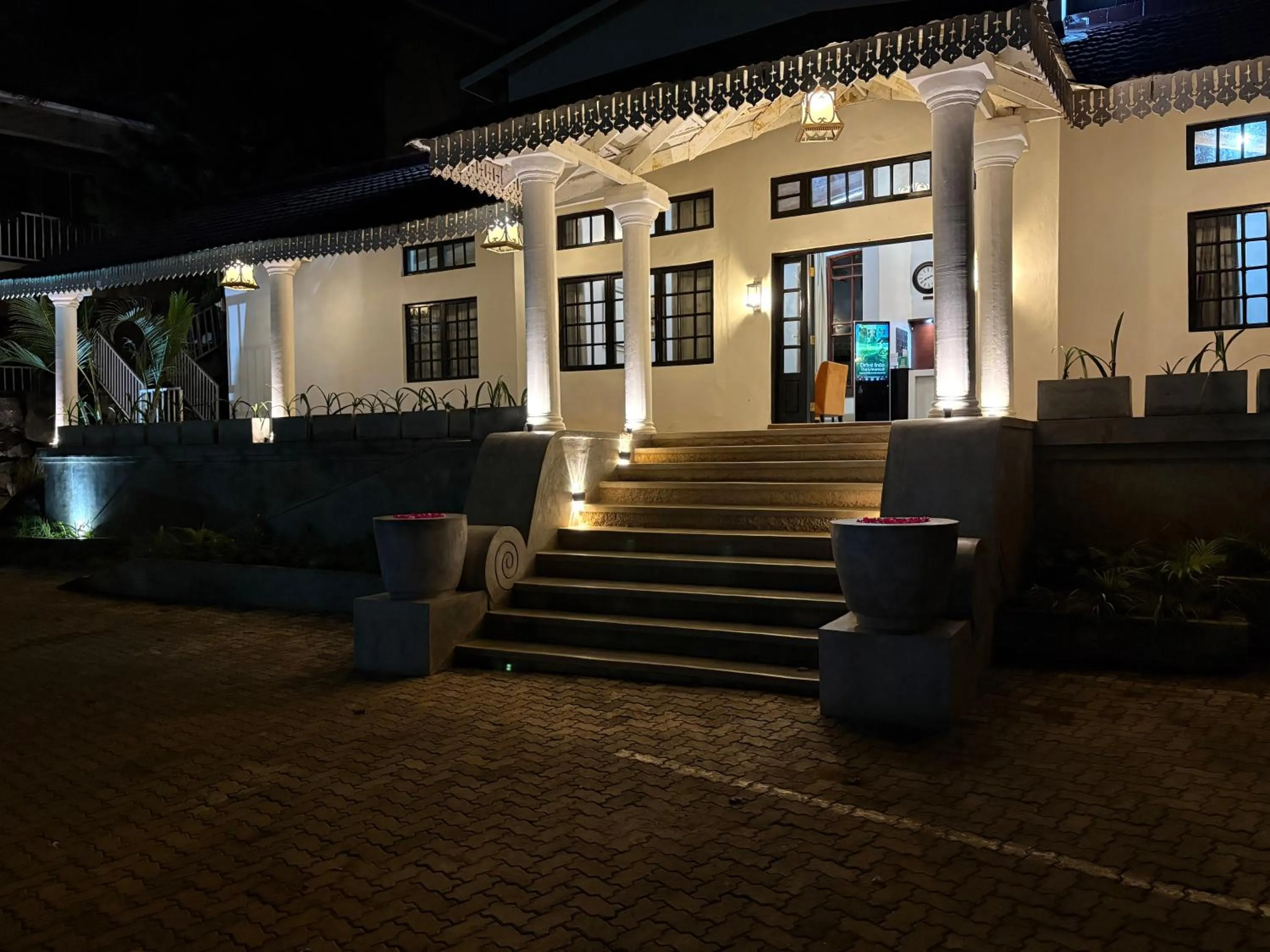 Property building in Serendib Suites and Conference Center