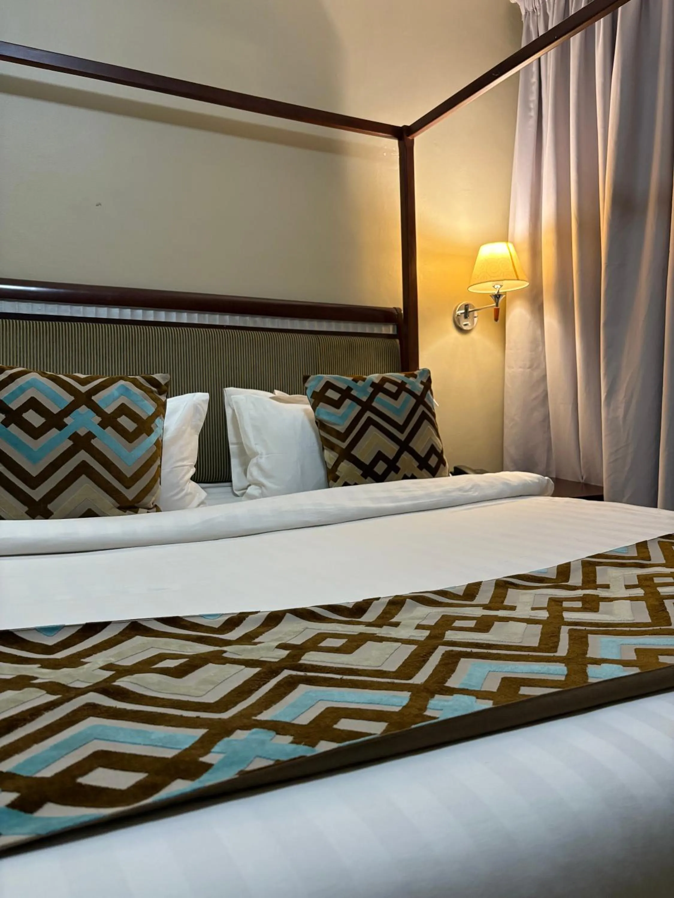 Bed in Serendib Suites and Conference Center