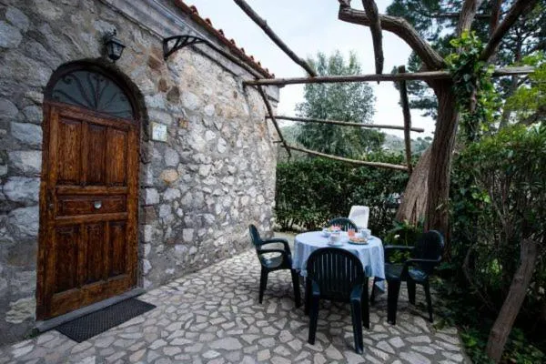 Facade/entrance in Marina del Cantone Chalet
