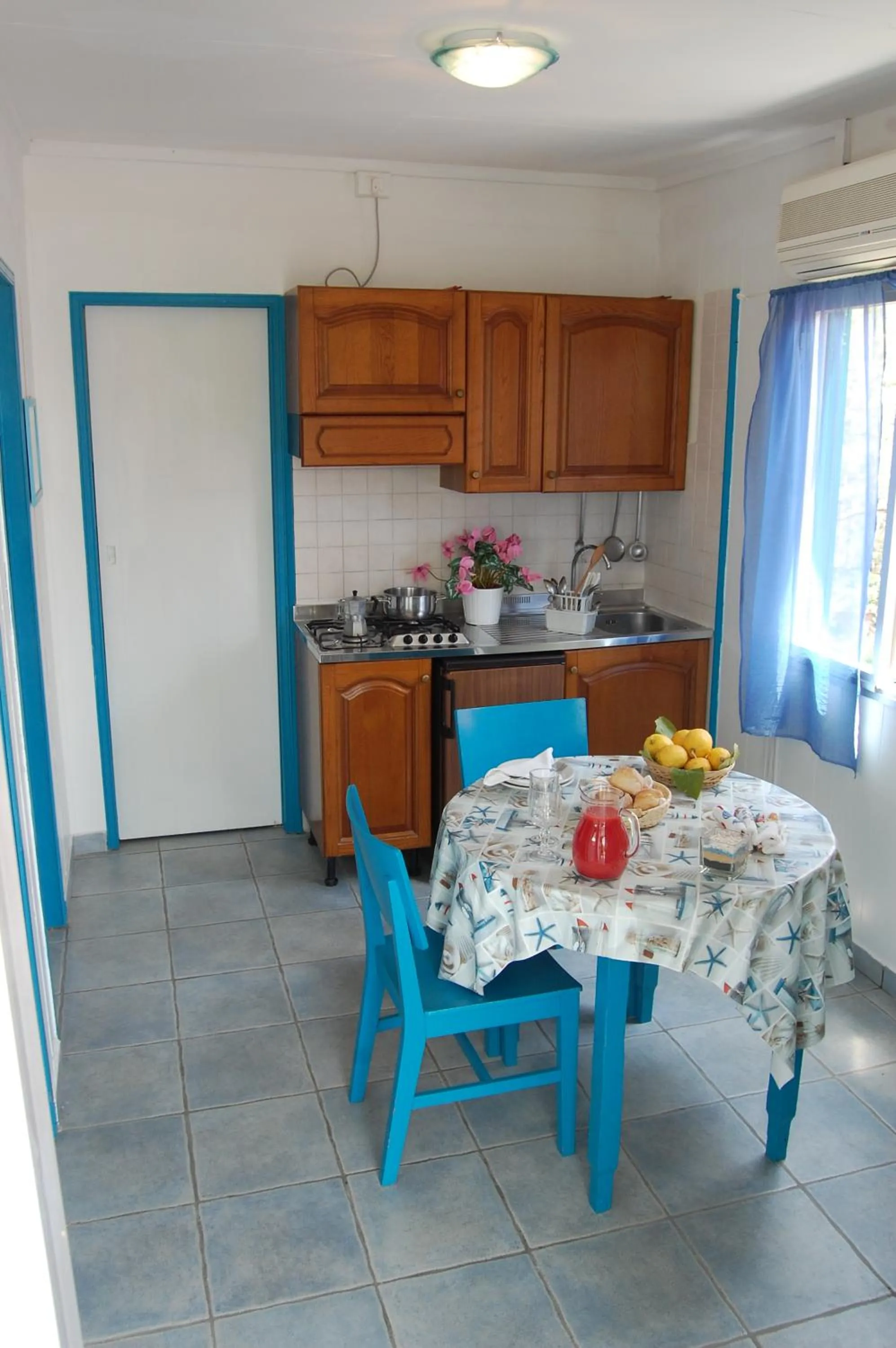 Kitchen or kitchenette in Marina del Cantone Chalet