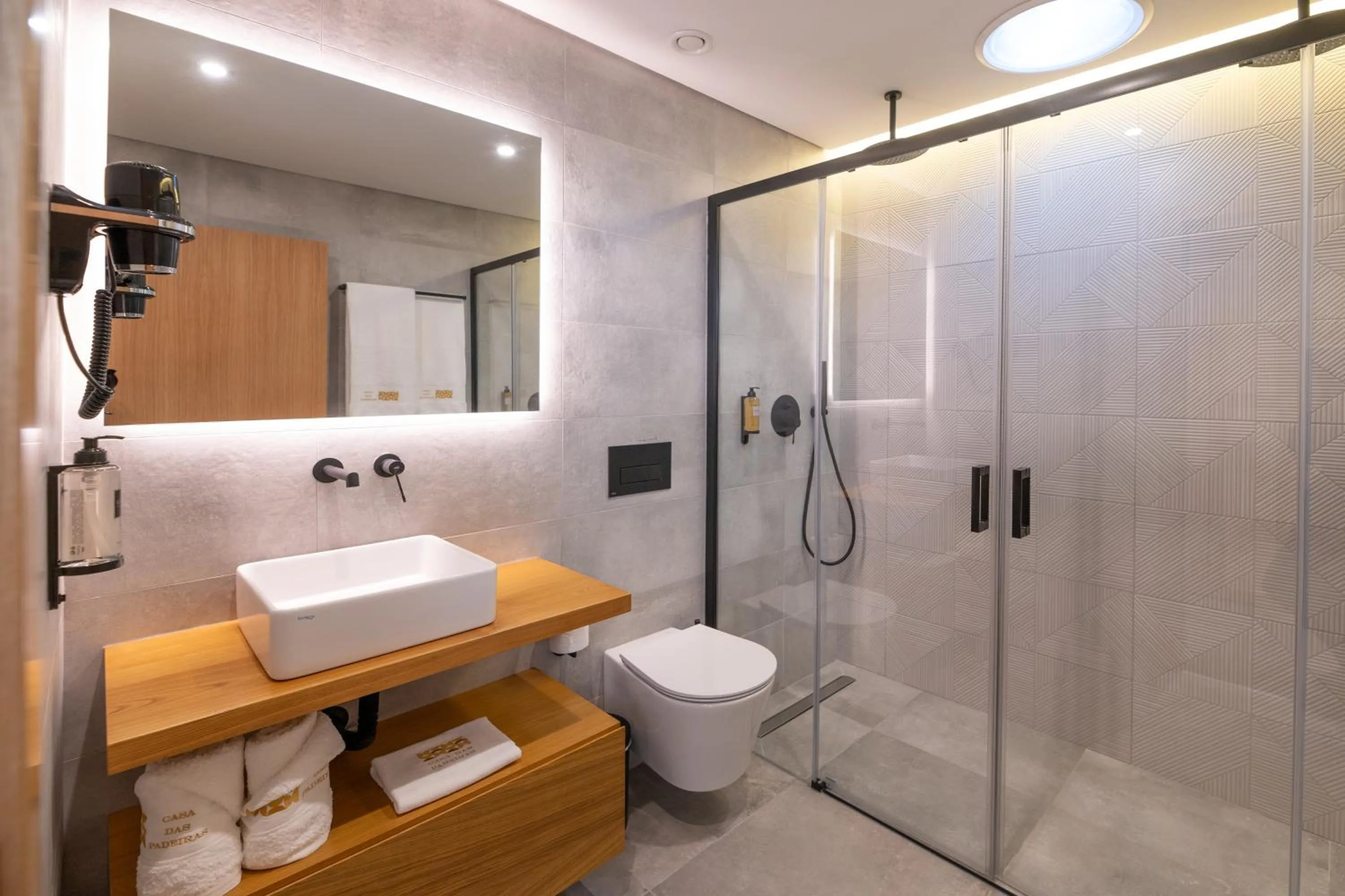 Shower in Favaios Aldeia Resort - Casa das Padeiras