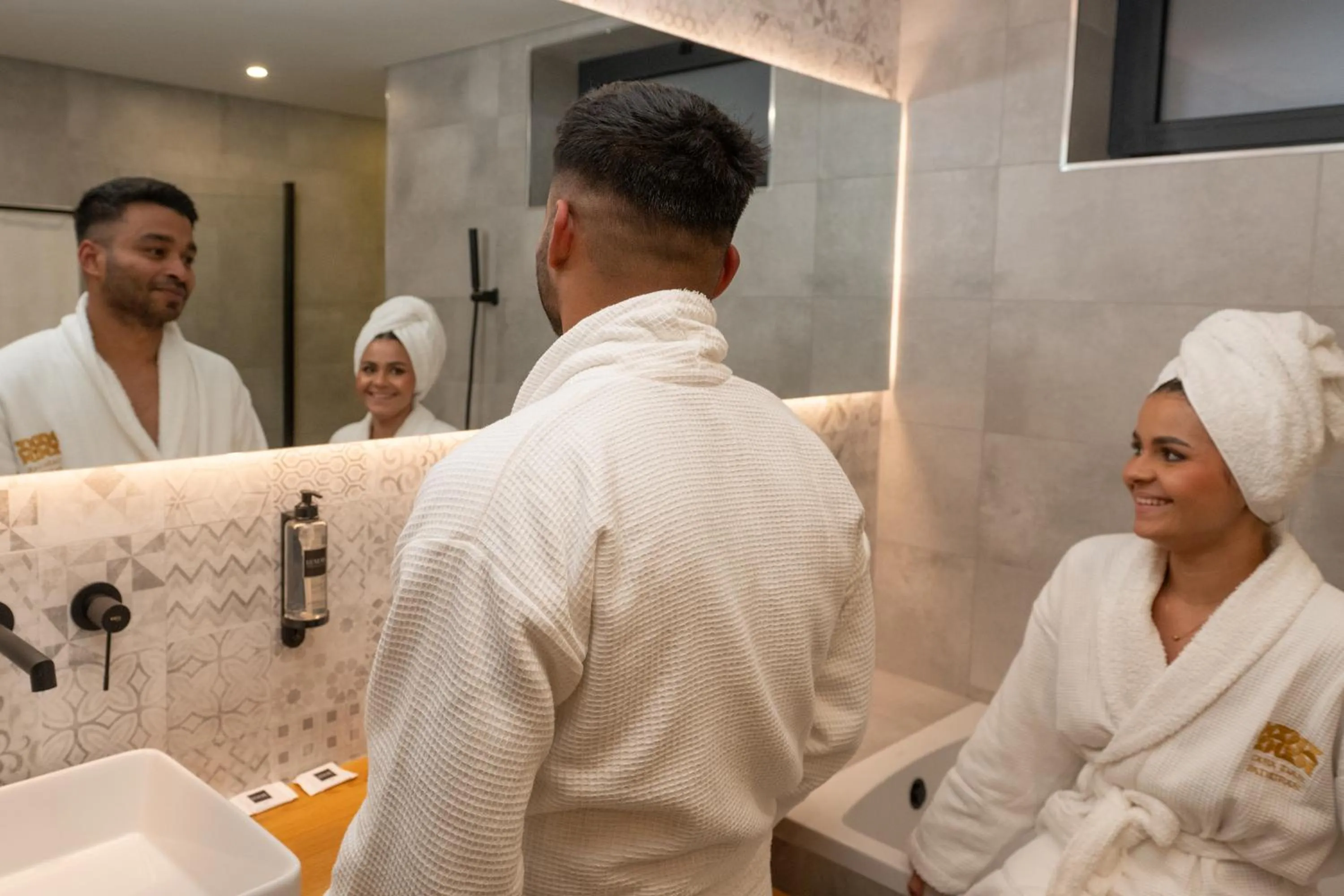 People in Favaios Aldeia Resort - Casa das Padeiras