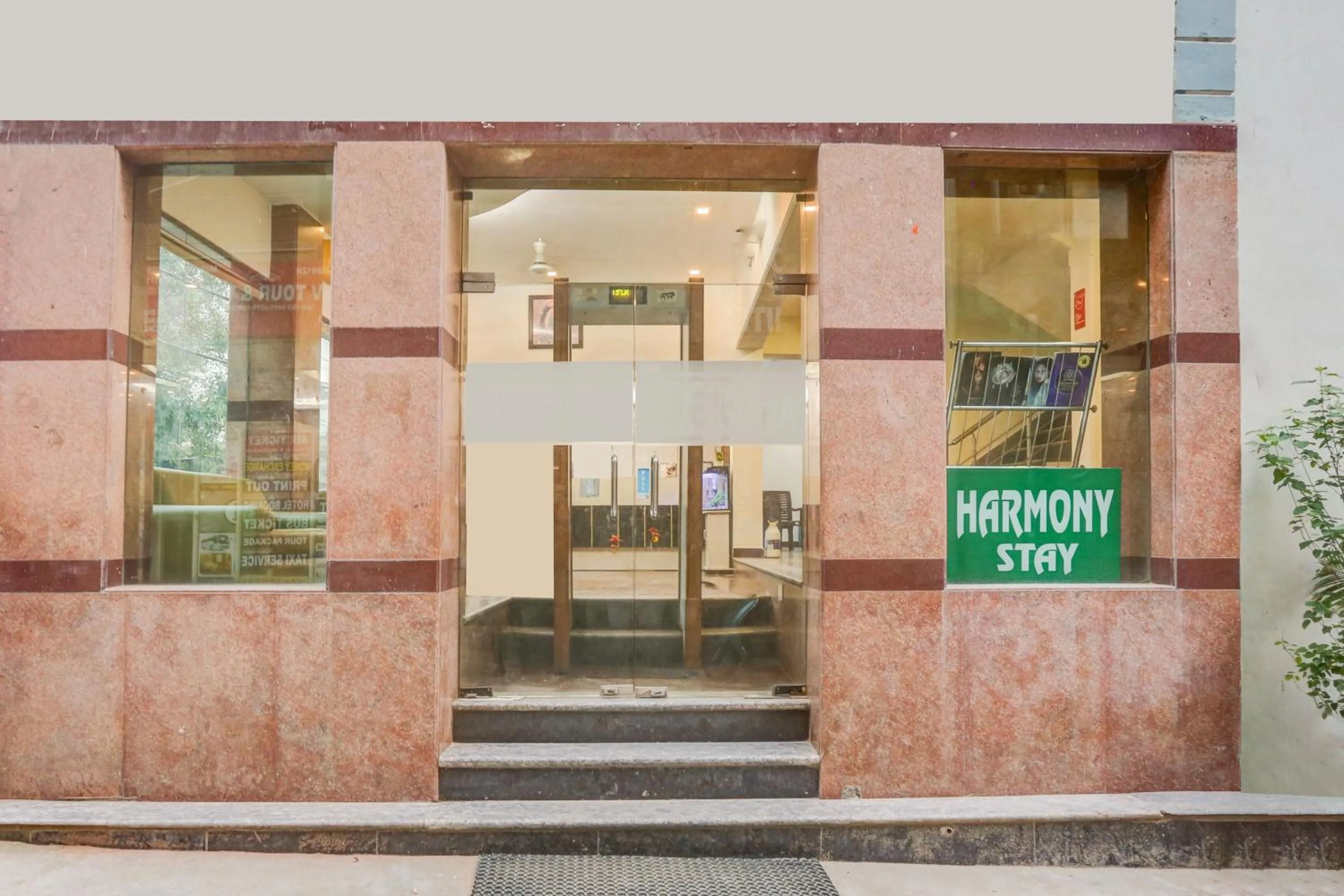 Facade/entrance in Collection O Harmony Stay