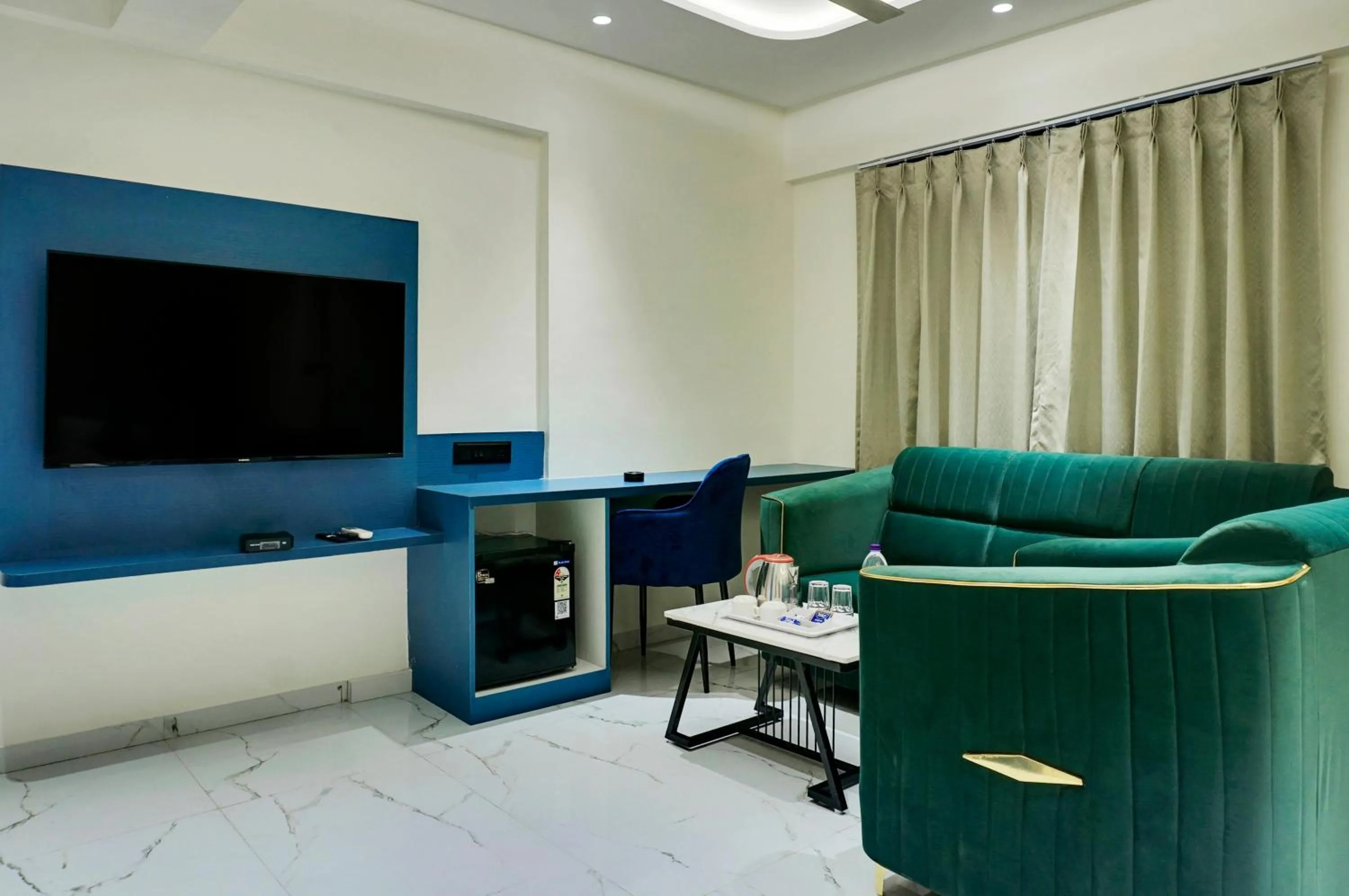 TV and multimedia in Palm Suites Baner- indian nationals only