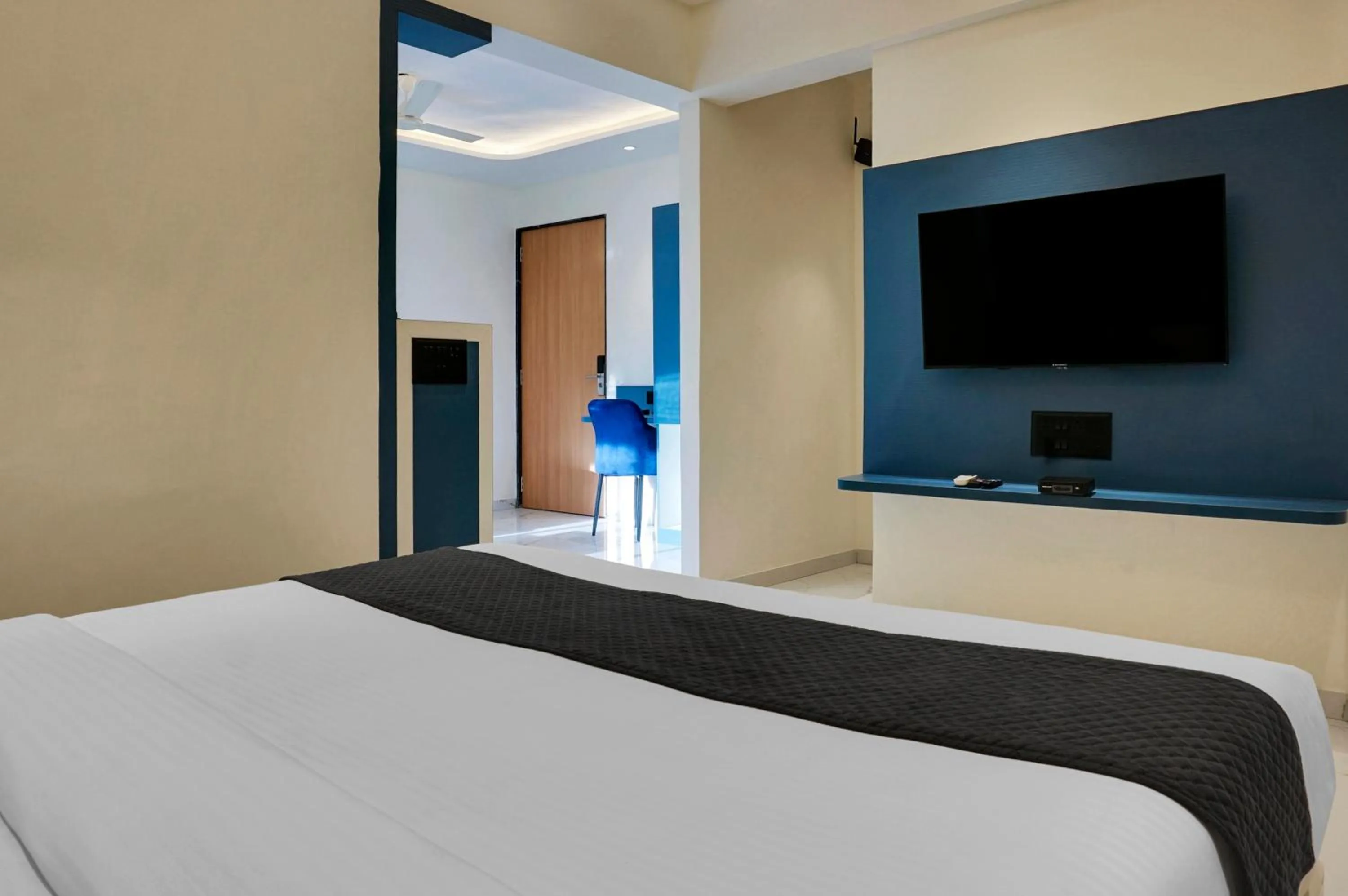 TV and multimedia, Bed in Palm Suites Baner- indian nationals only
