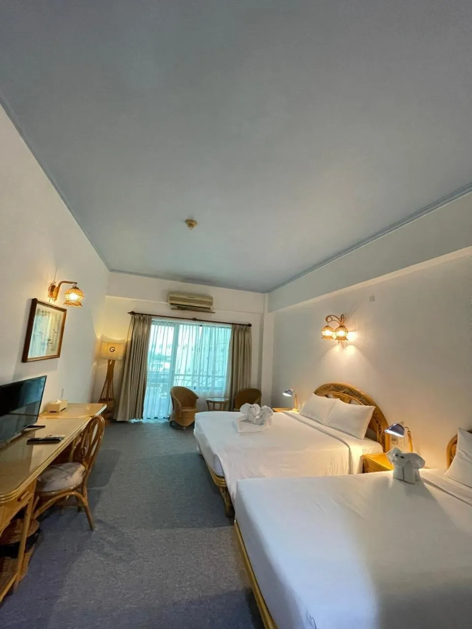 Photo of the whole room, Bed in Green Nha Trang