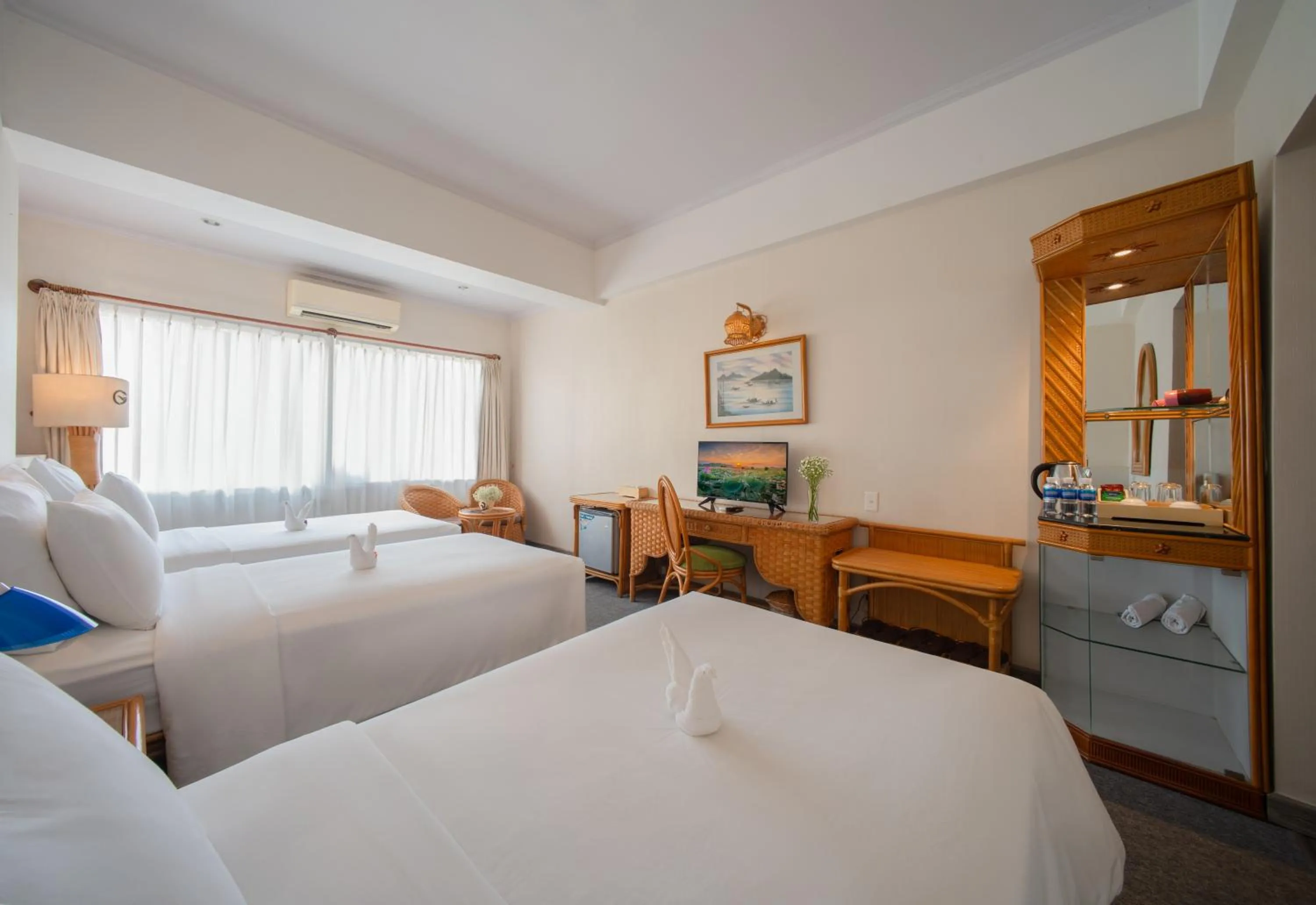 Photo of the whole room, Bed in Green Nha Trang