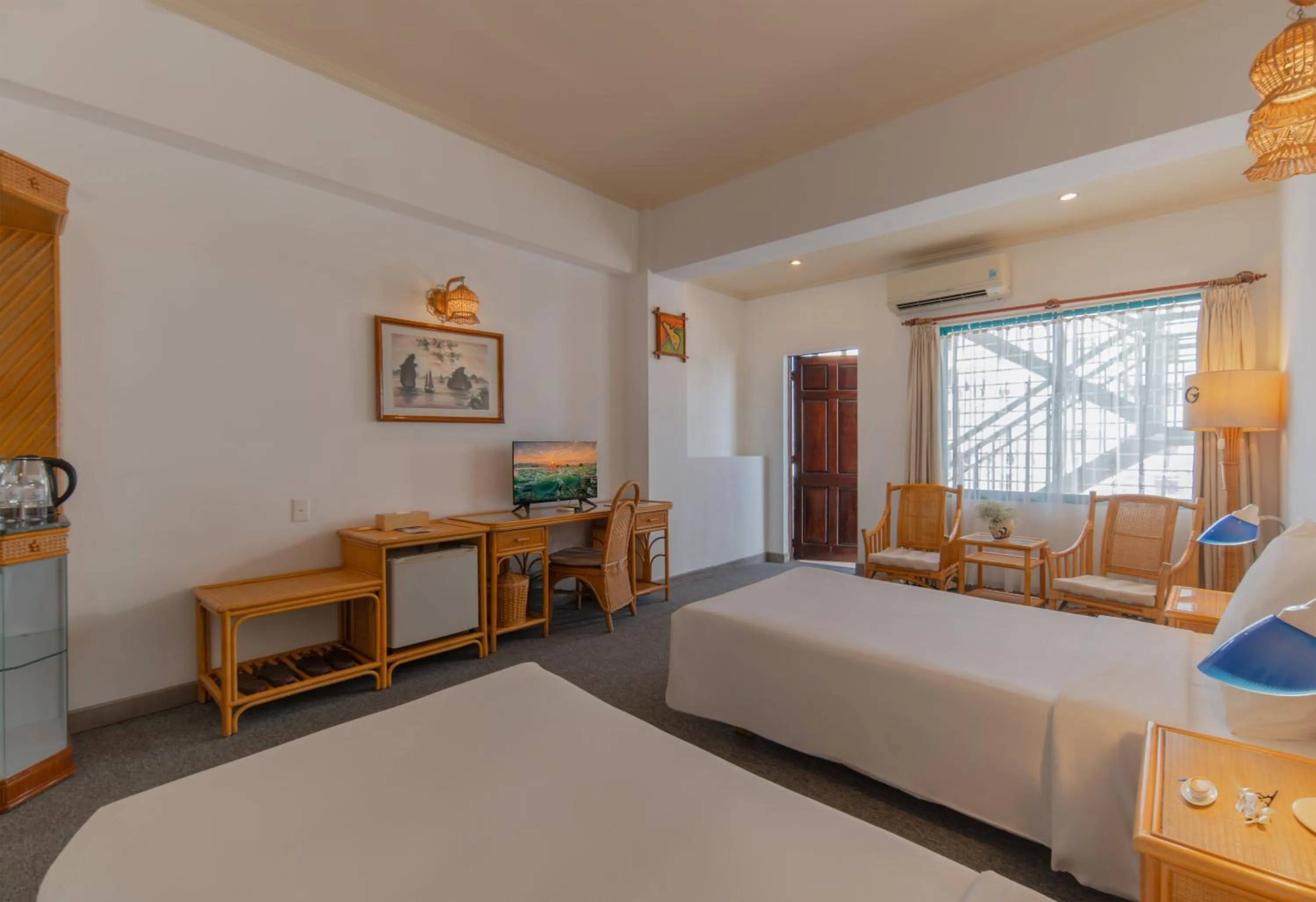 Photo of the whole room, Bed in Green Nha Trang